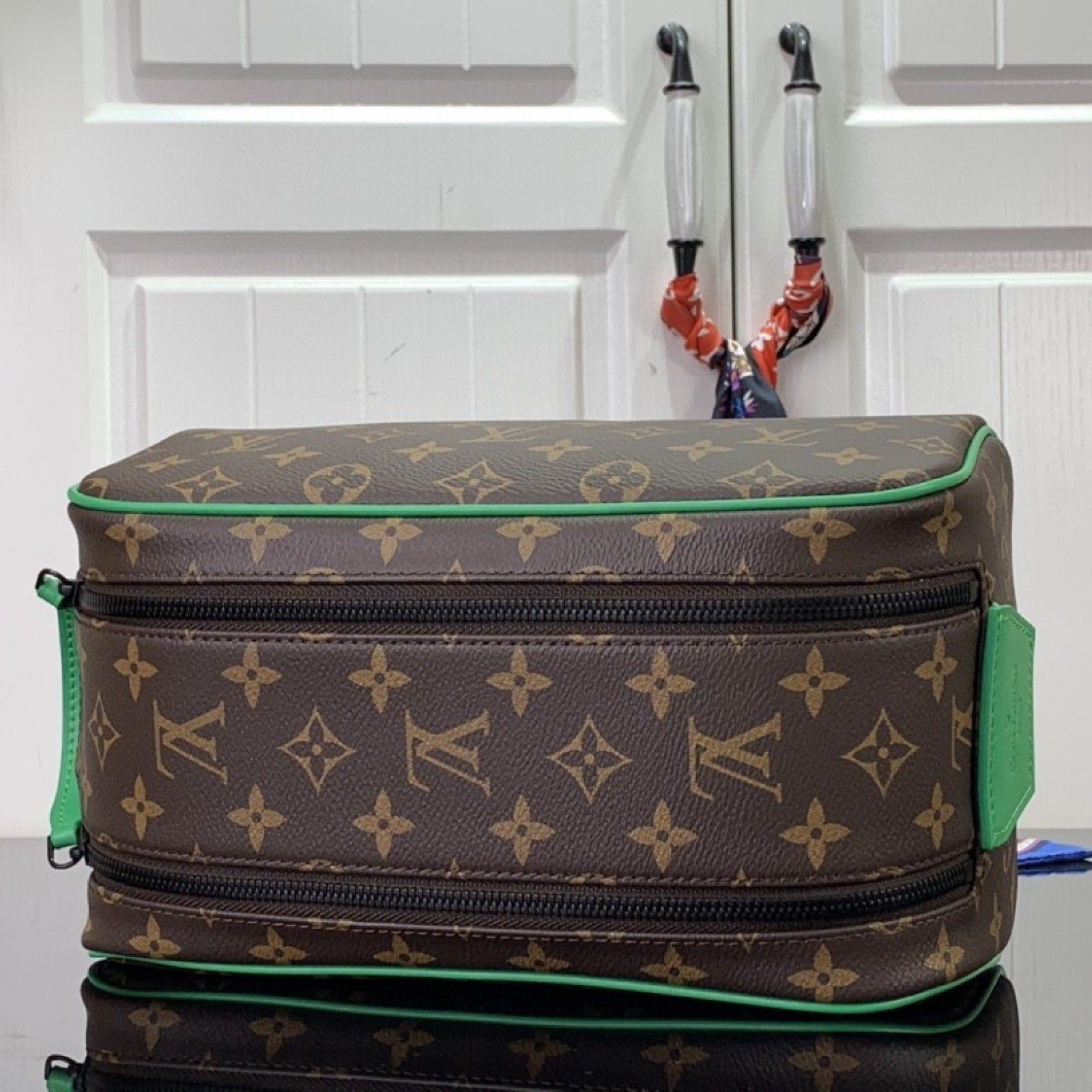 LV DOPP KIT TOILET POUCH M46253
