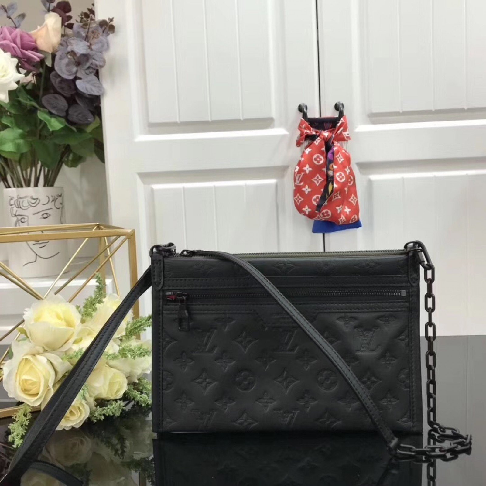 LV DOUBLE FLAT MESSENGER M44635
