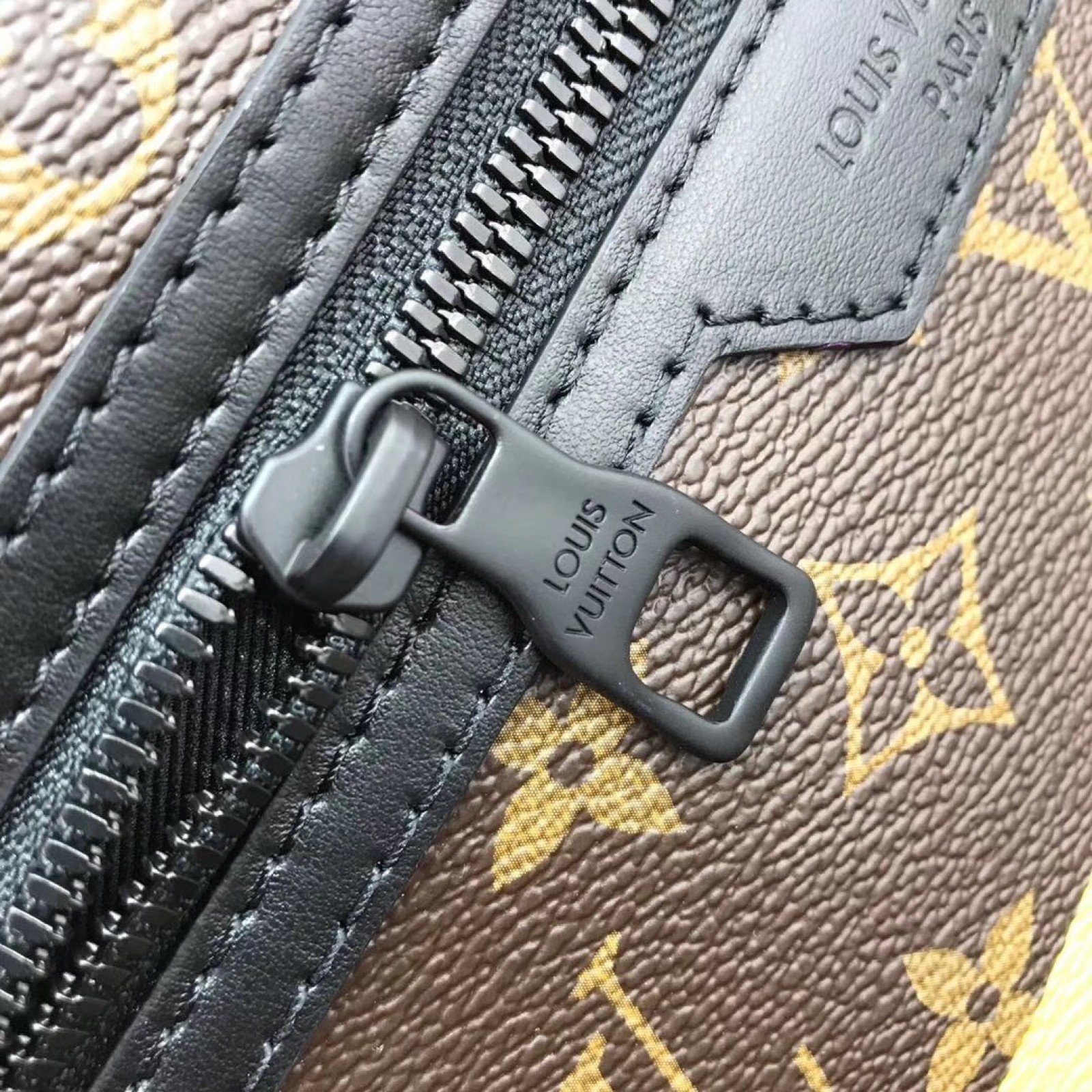 LV DOUBLE FLAT MESSENGER M44641