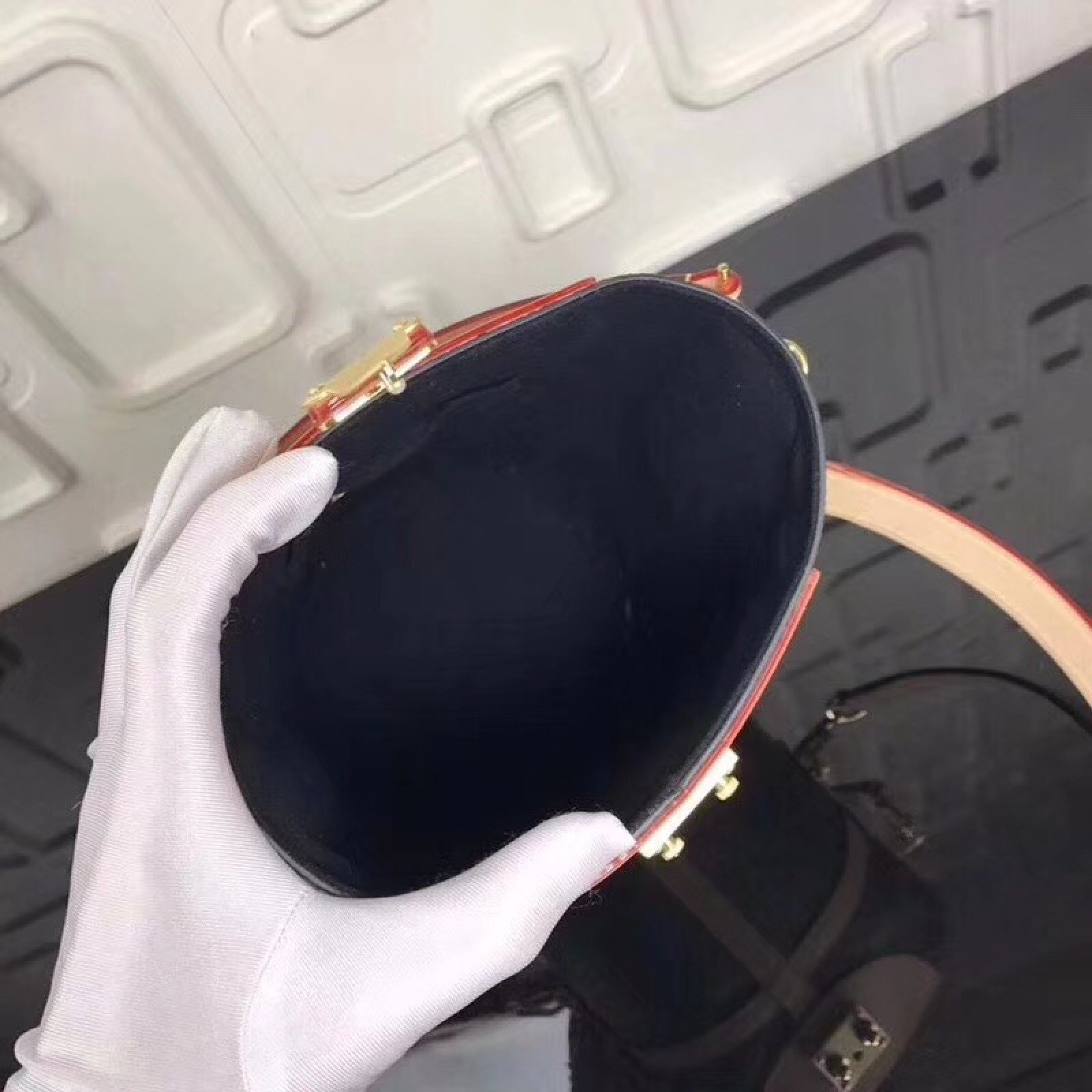 LV DUFFLE M43587