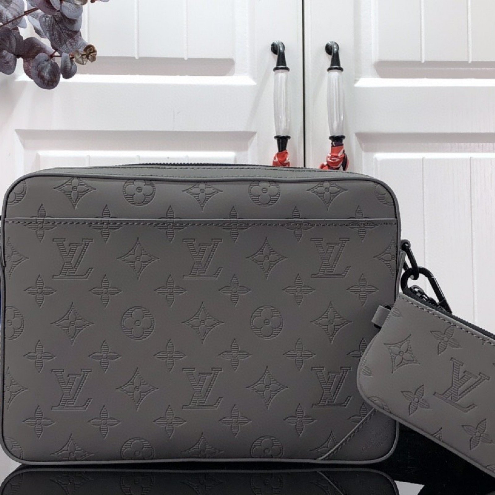 LV DUO MESSENGER M46104