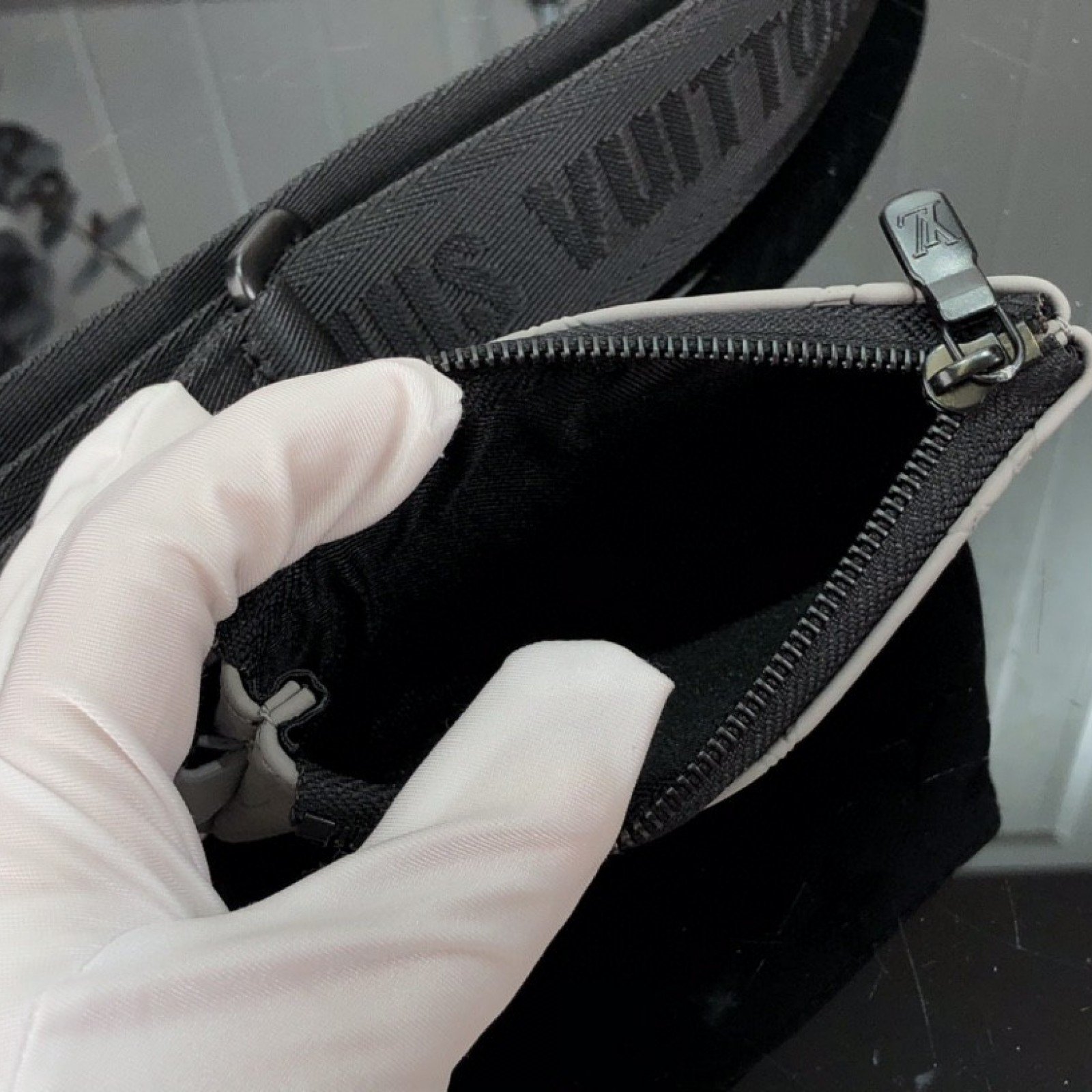 LV DUO MESSENGER M46104