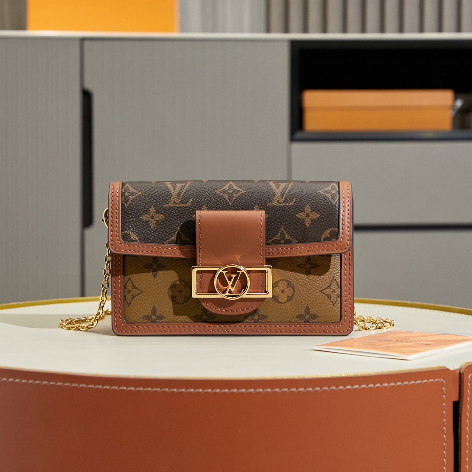 LV Dauphine 4106B1