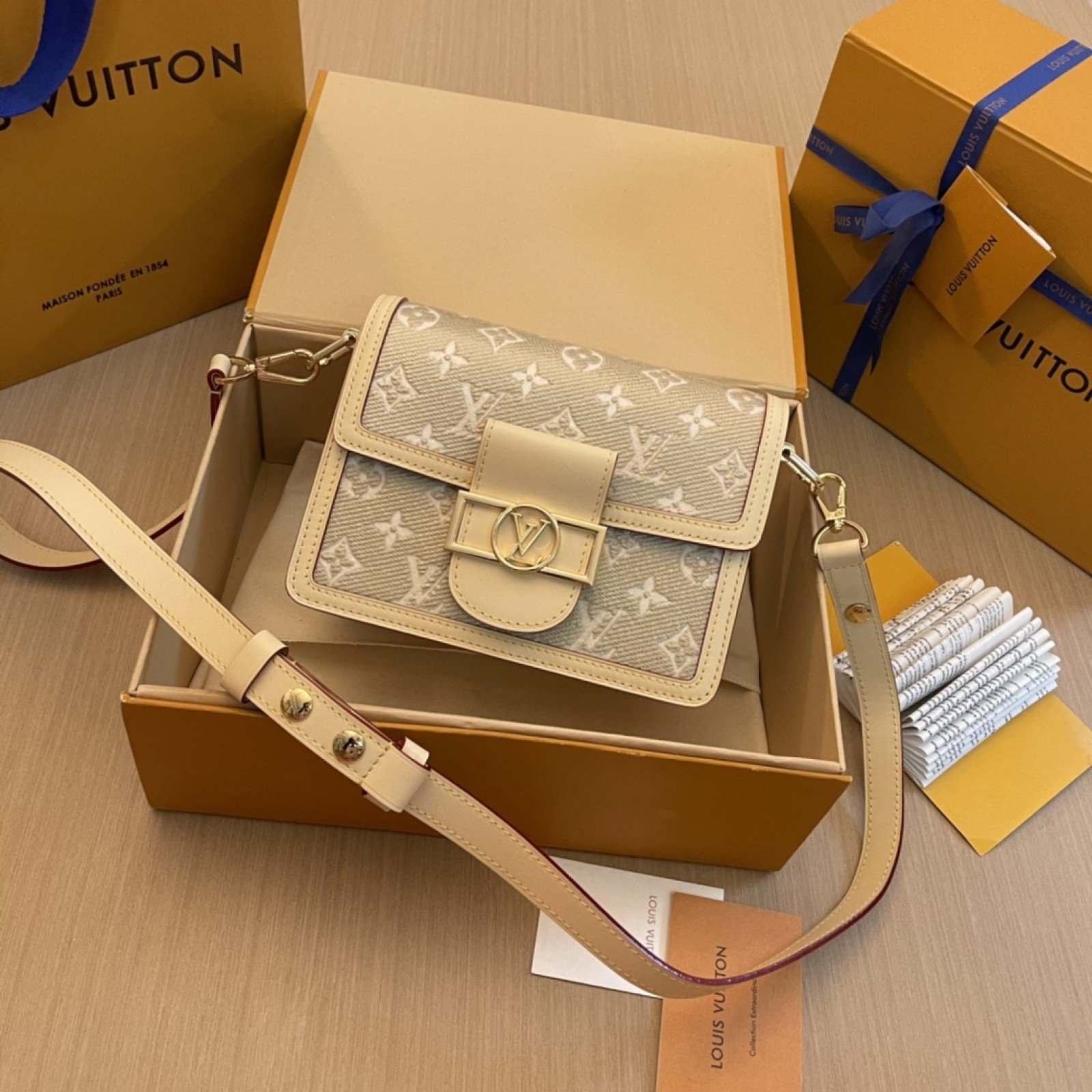 LV Dauphine 4106B1