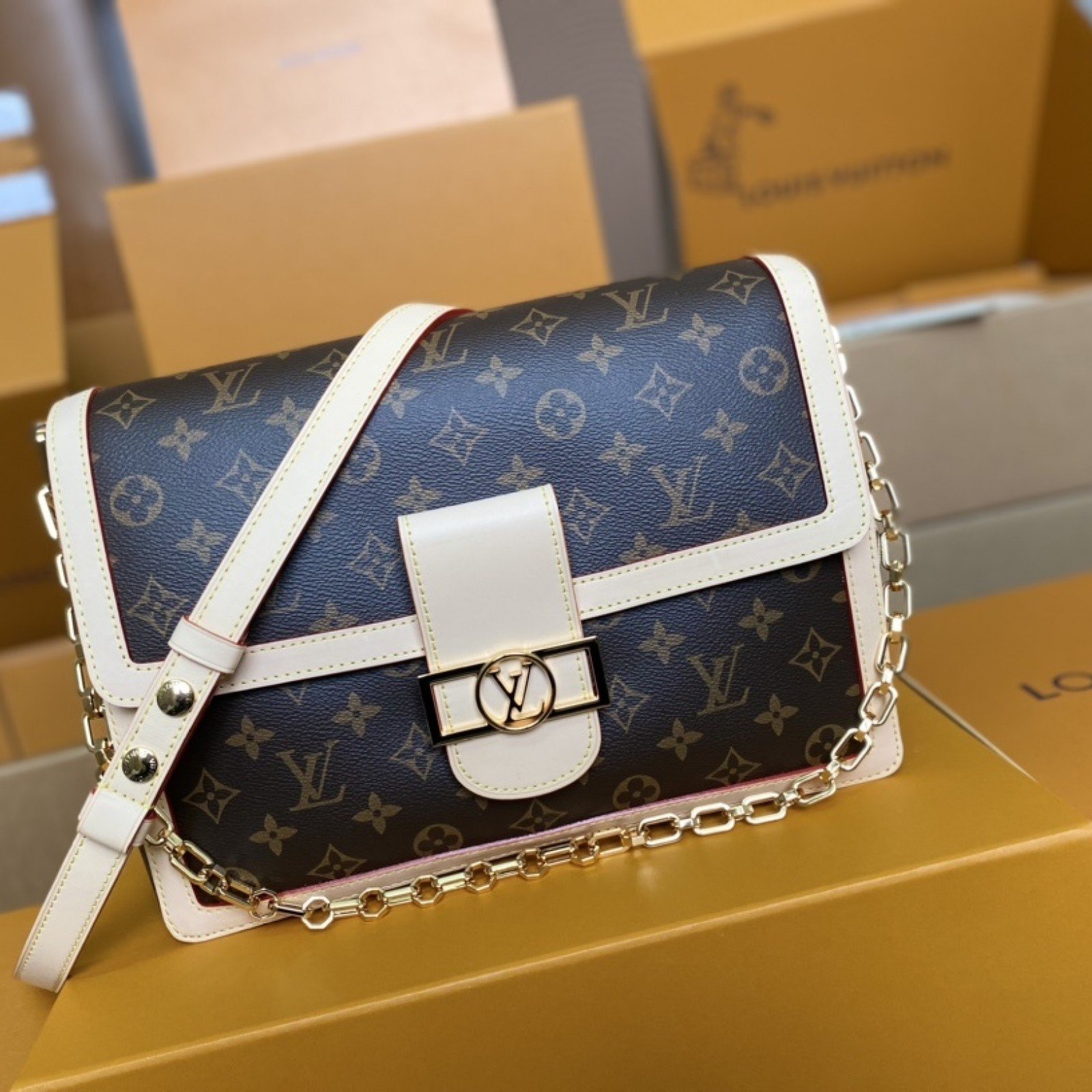 LV Dauphine 4106B1