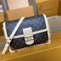 LV Dauphine 4106B1