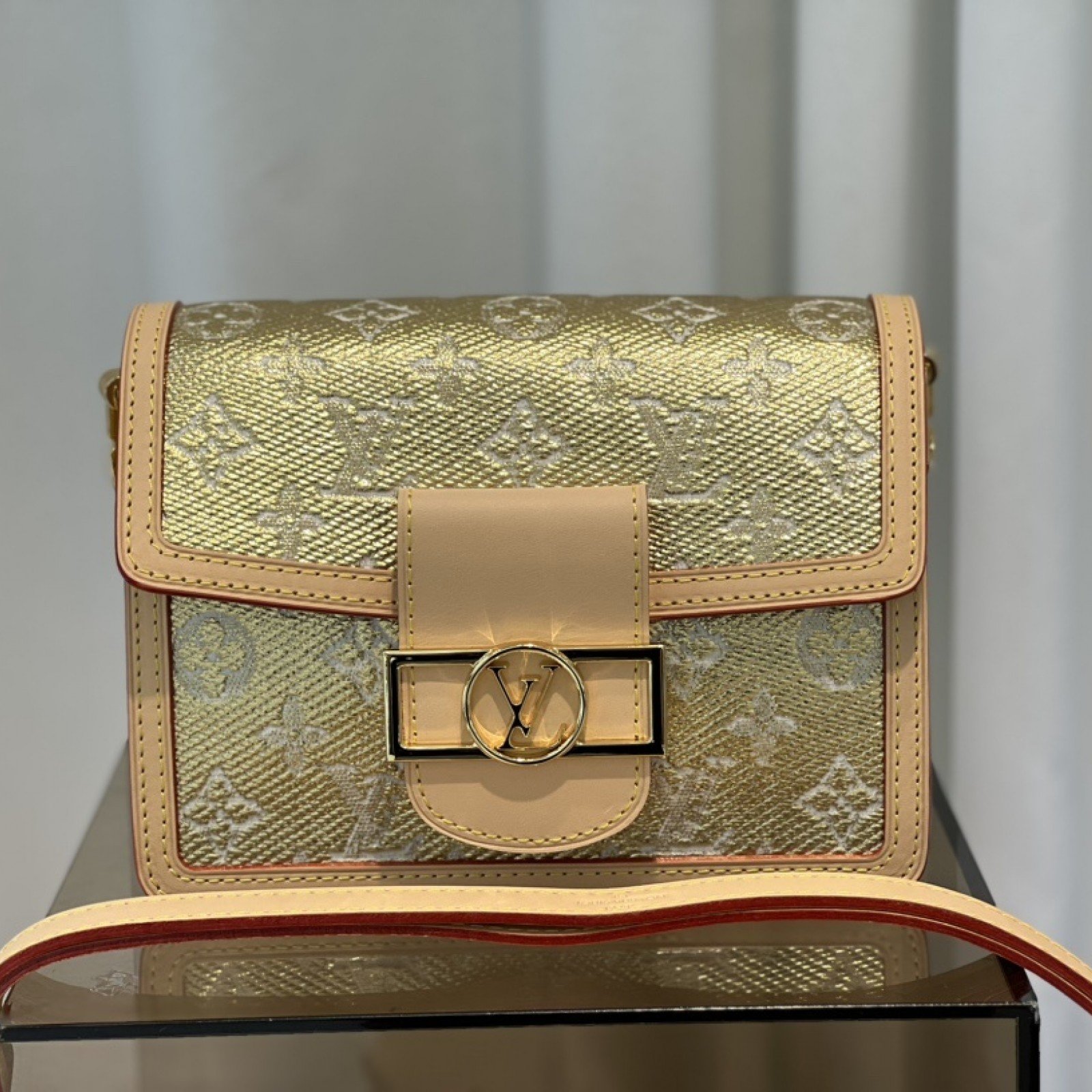 LV Dauphine 4106B1