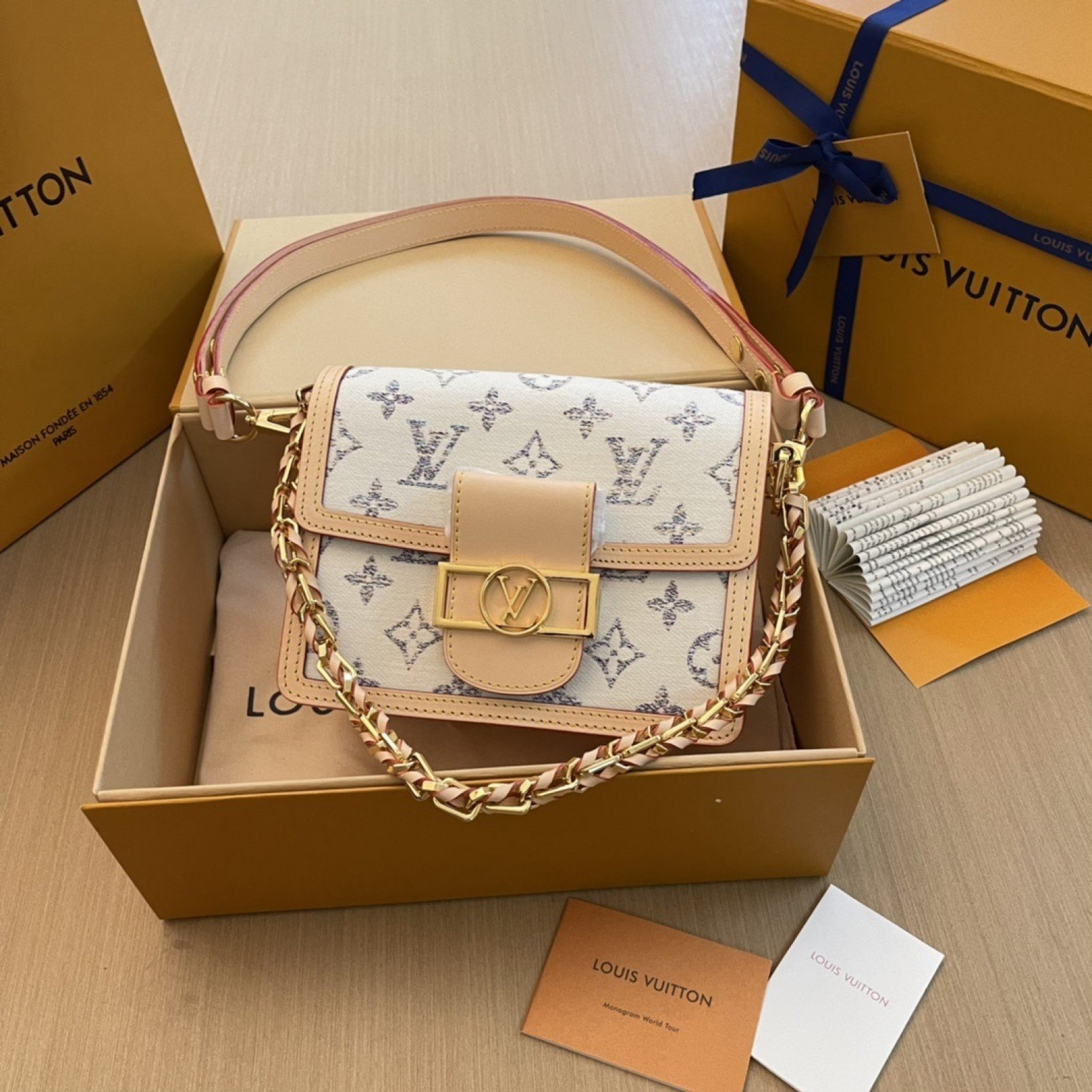 LV Dauphine 4106B1