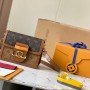 LV Dauphine 4106B1