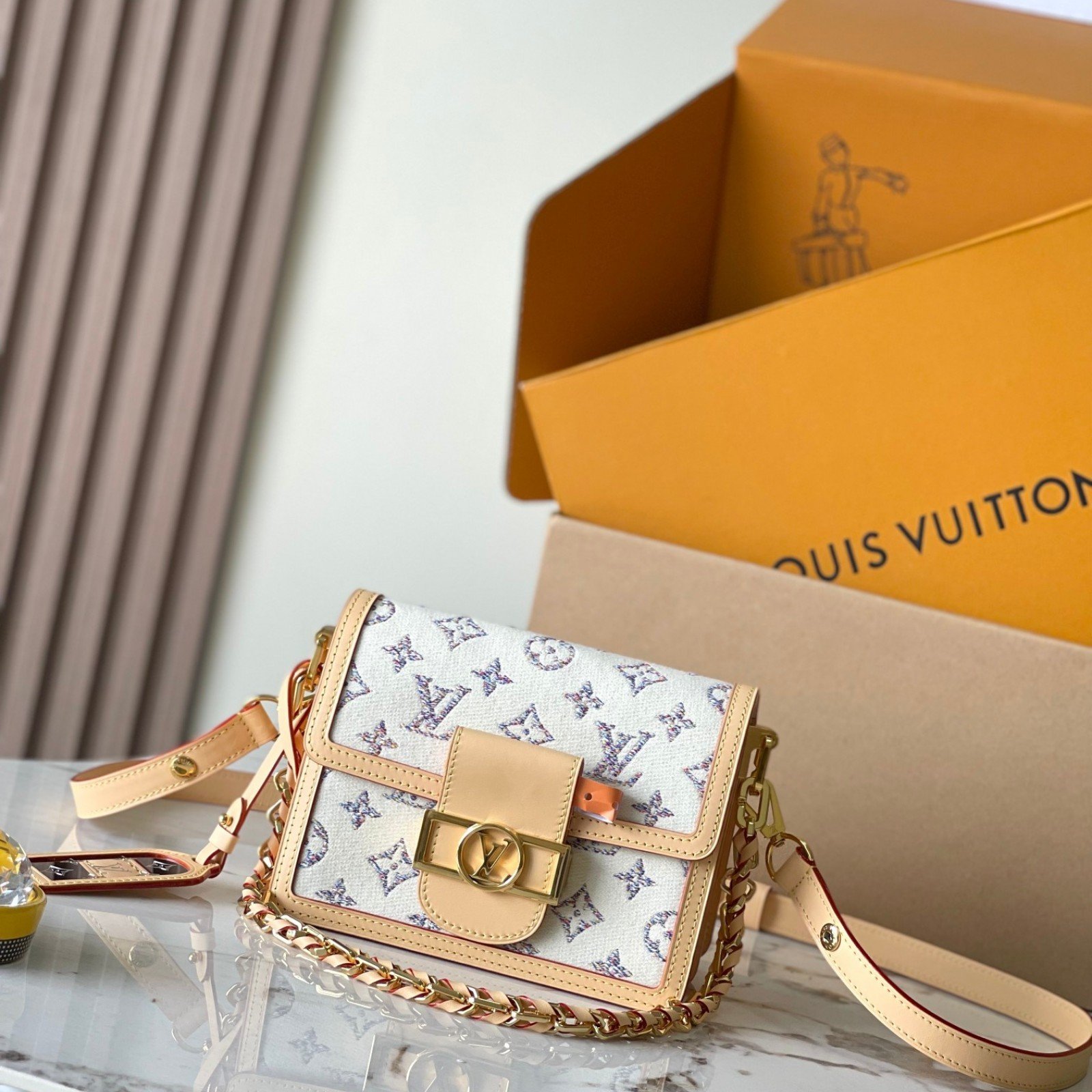 LV Dauphine 4106B1