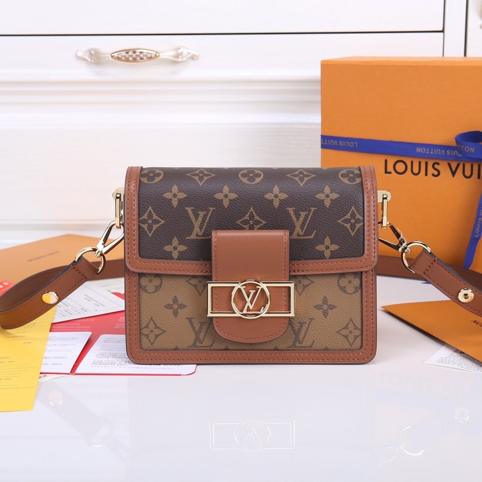 LV Dauphine 4106B1