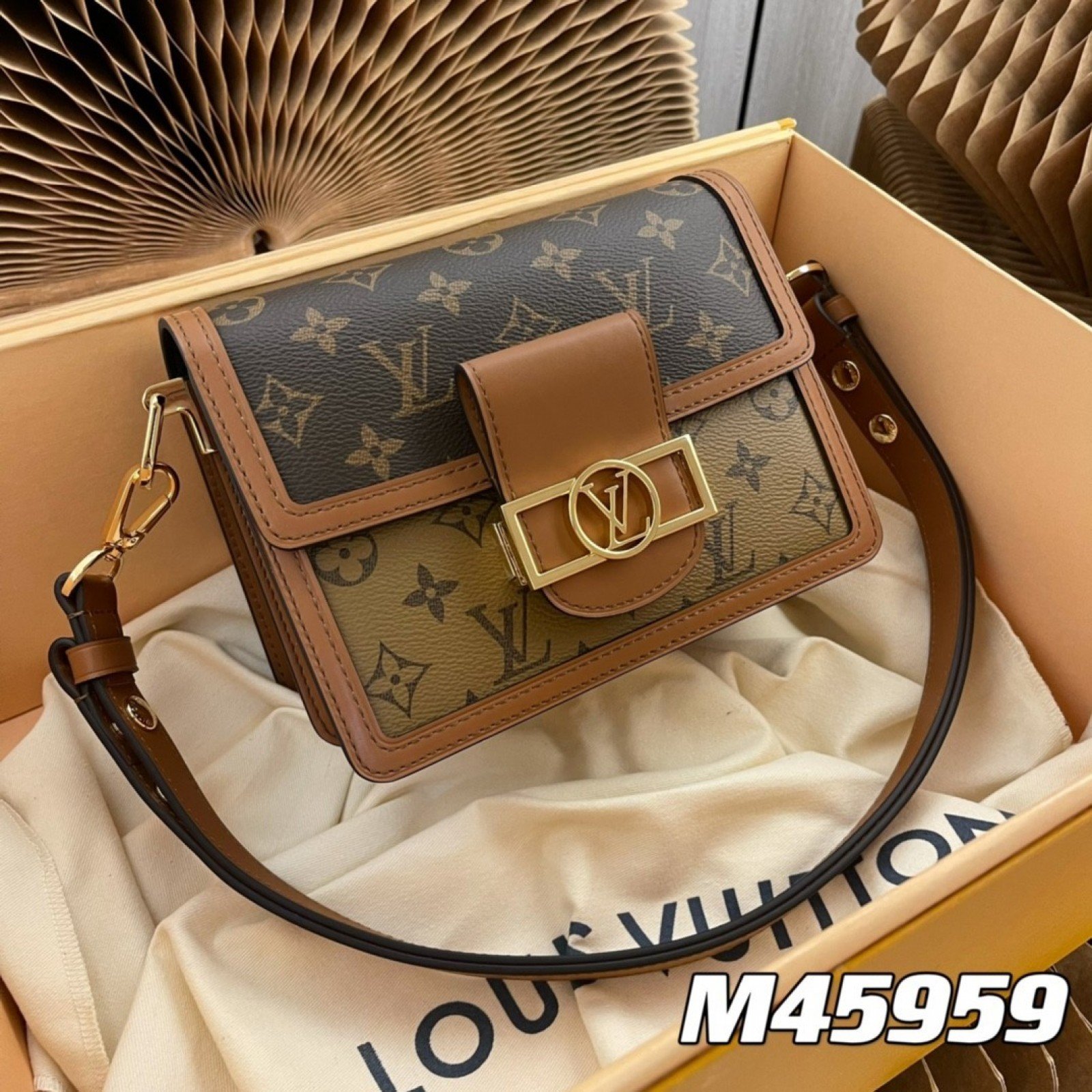 LV Dauphine 4106B1