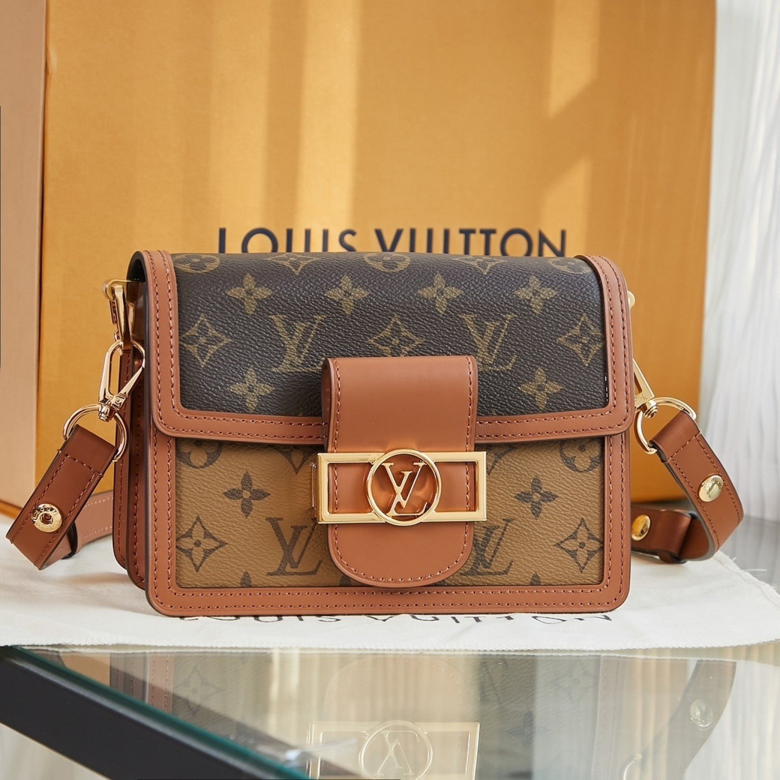 LV Dauphine 4106B1