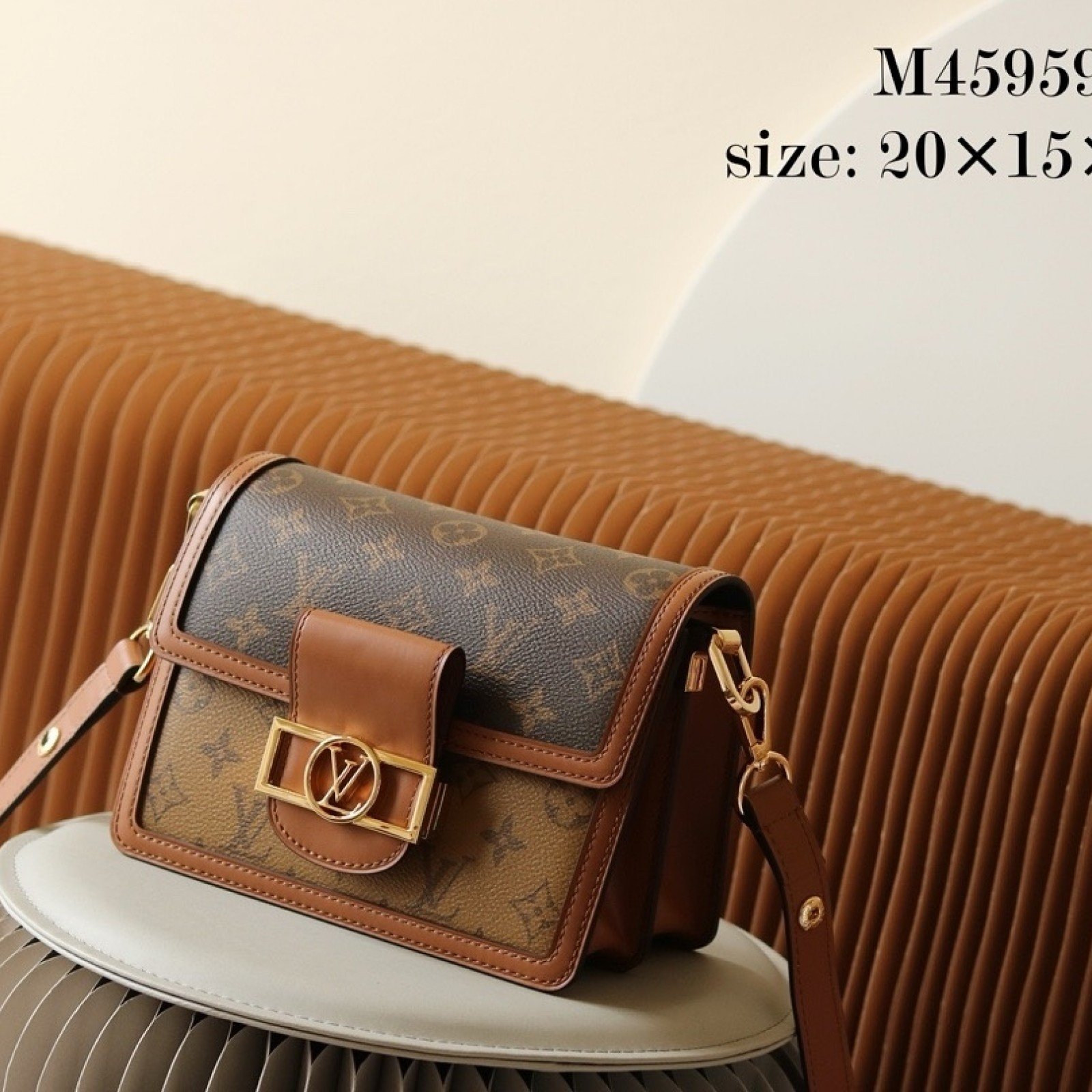 LV Dauphine 4106B1