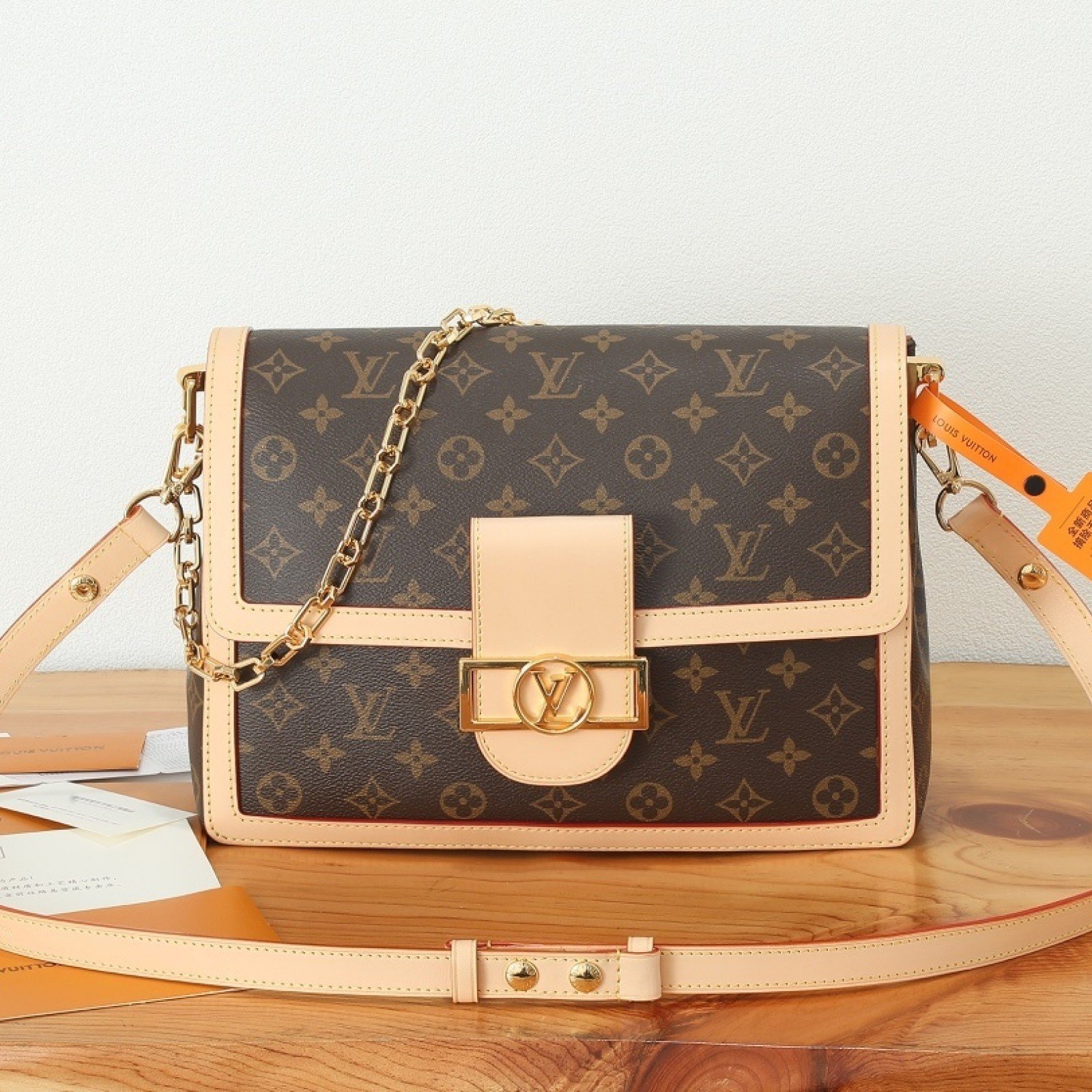 LV Dauphine 4106B1