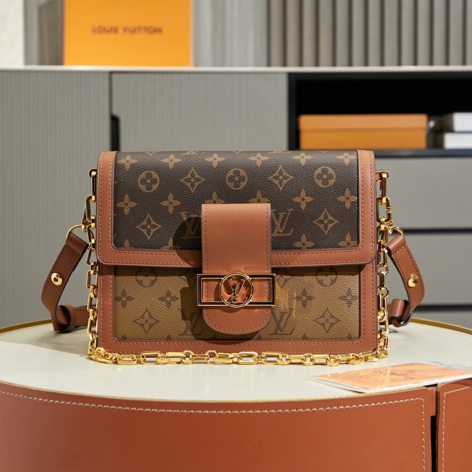 LV Dauphine 4106B1