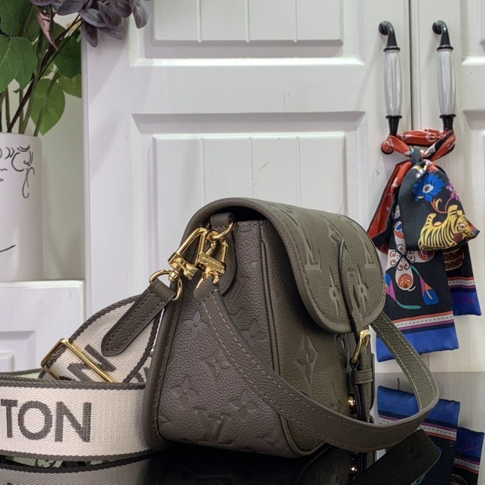 LV Diane m15049