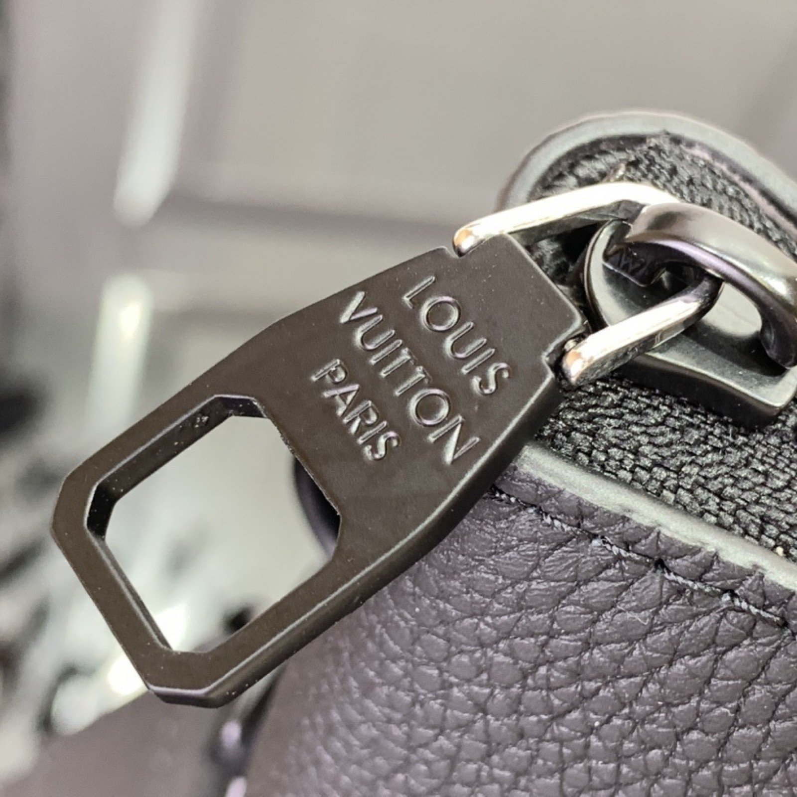 LV Duo Pouch m25943