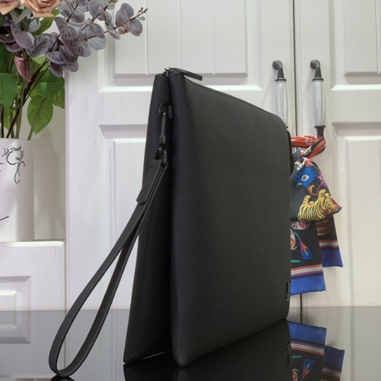 LV Duo Pouch m25943