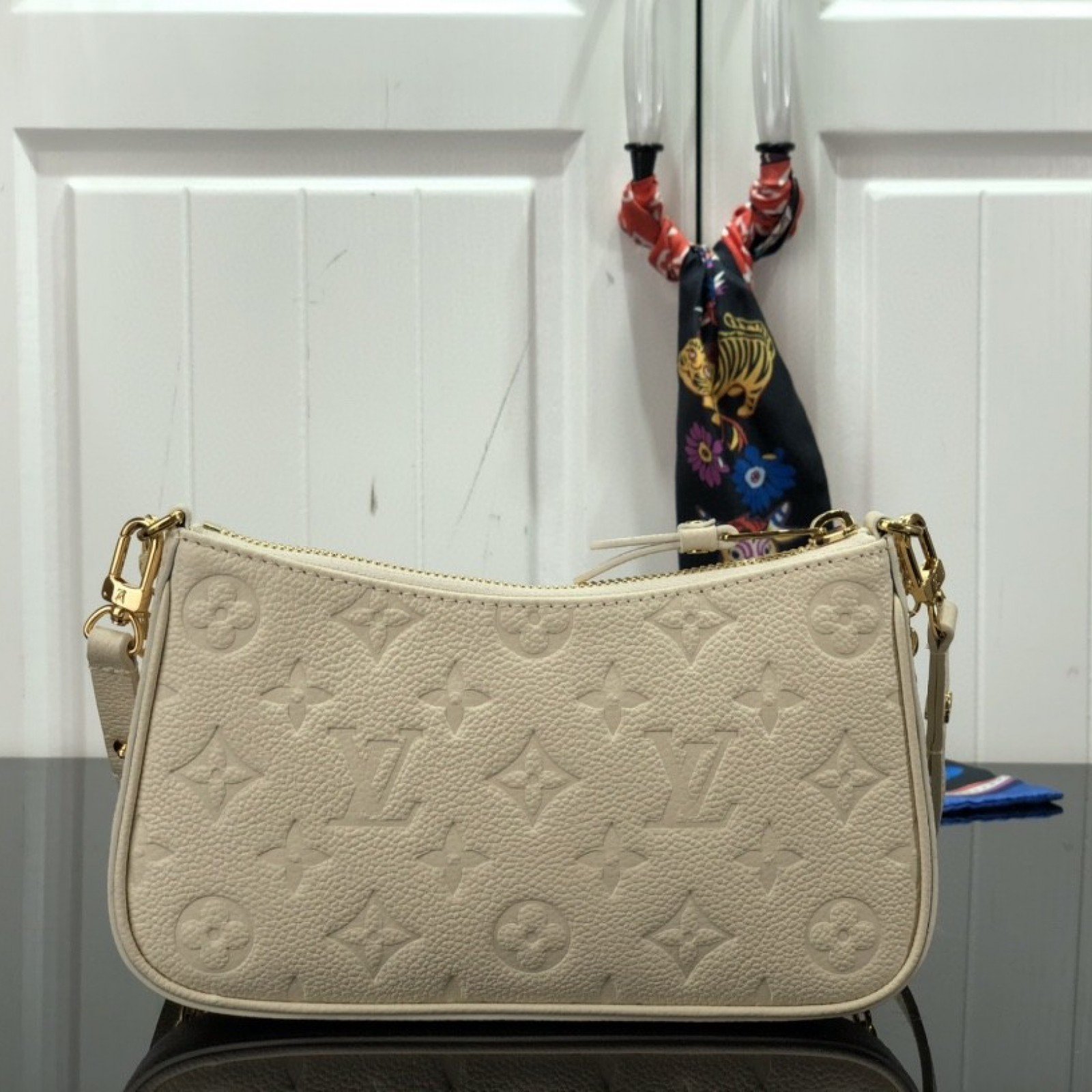 LV EASY POUCH ON STRAP M80349