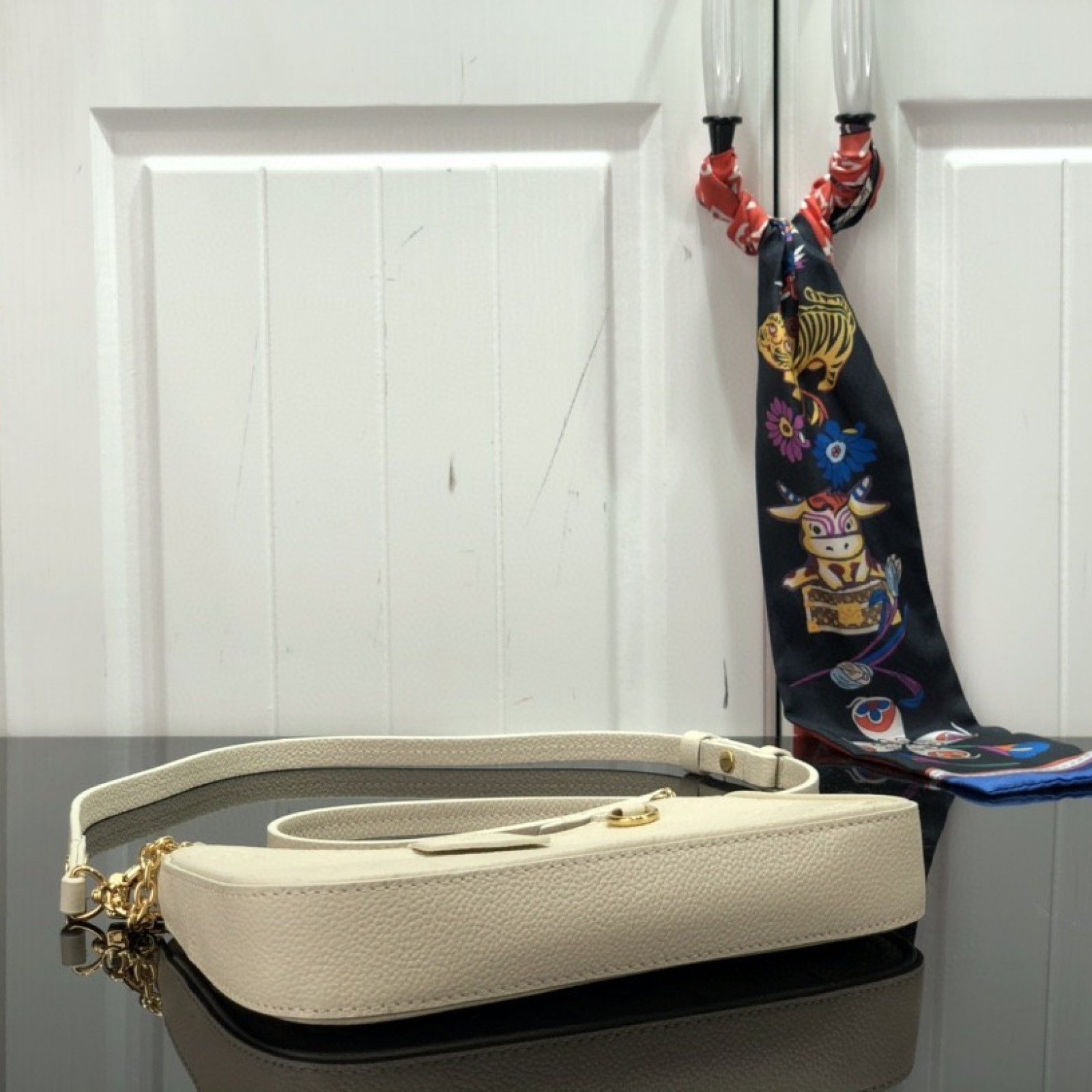LV EASY POUCH ON STRAP M80349