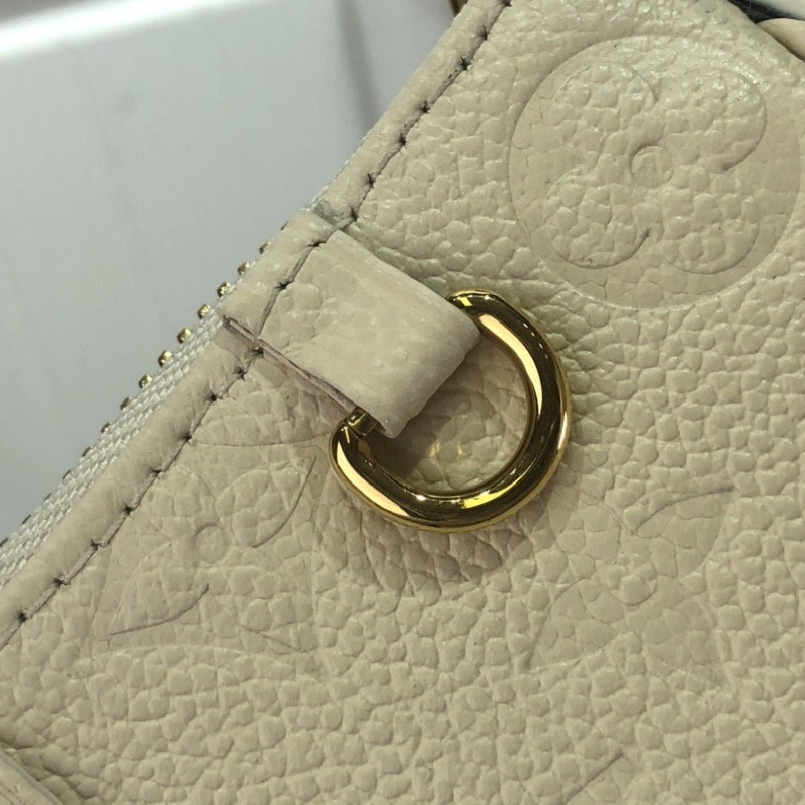 LV EASY POUCH ON STRAP M80349