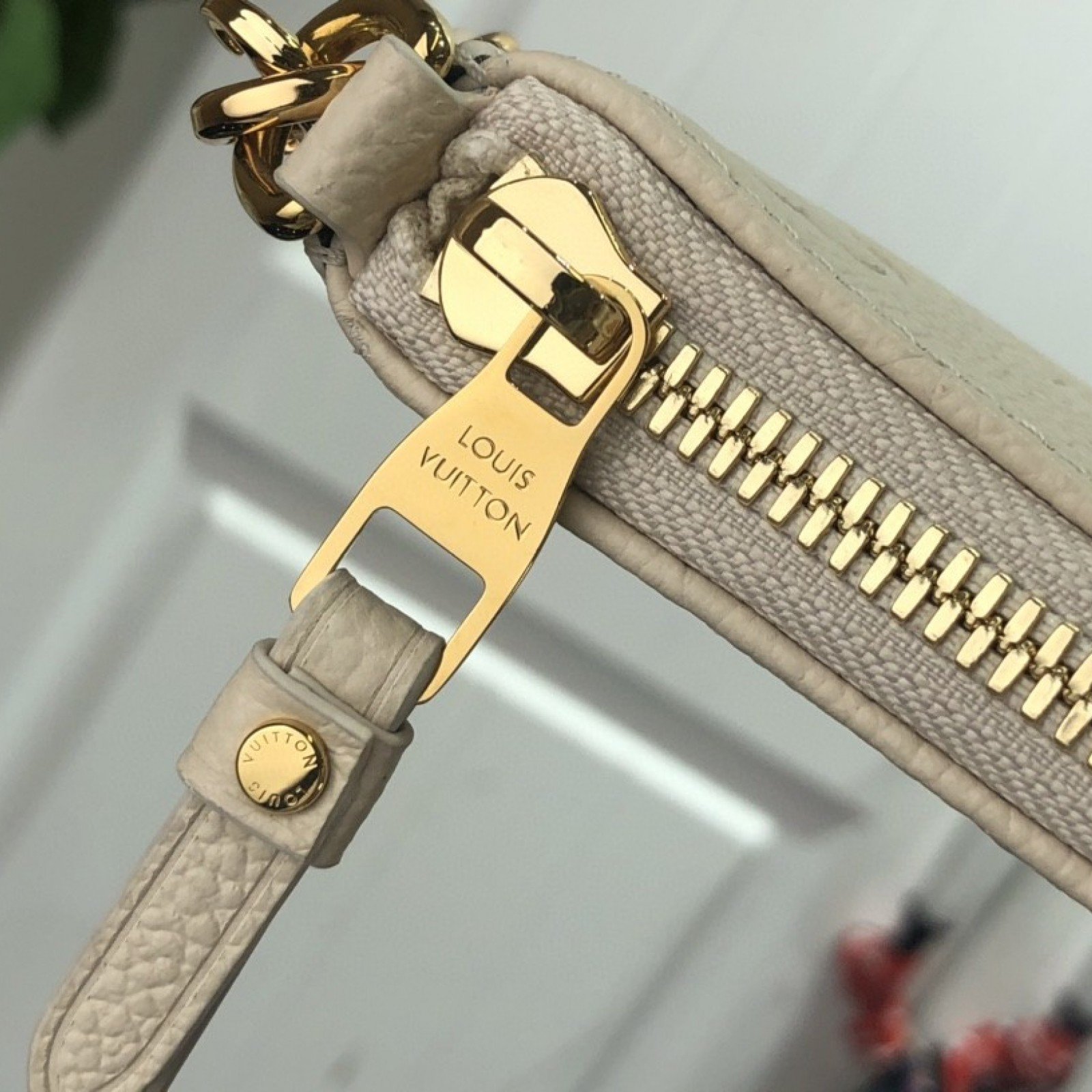 LV EASY POUCH ON STRAP M80349