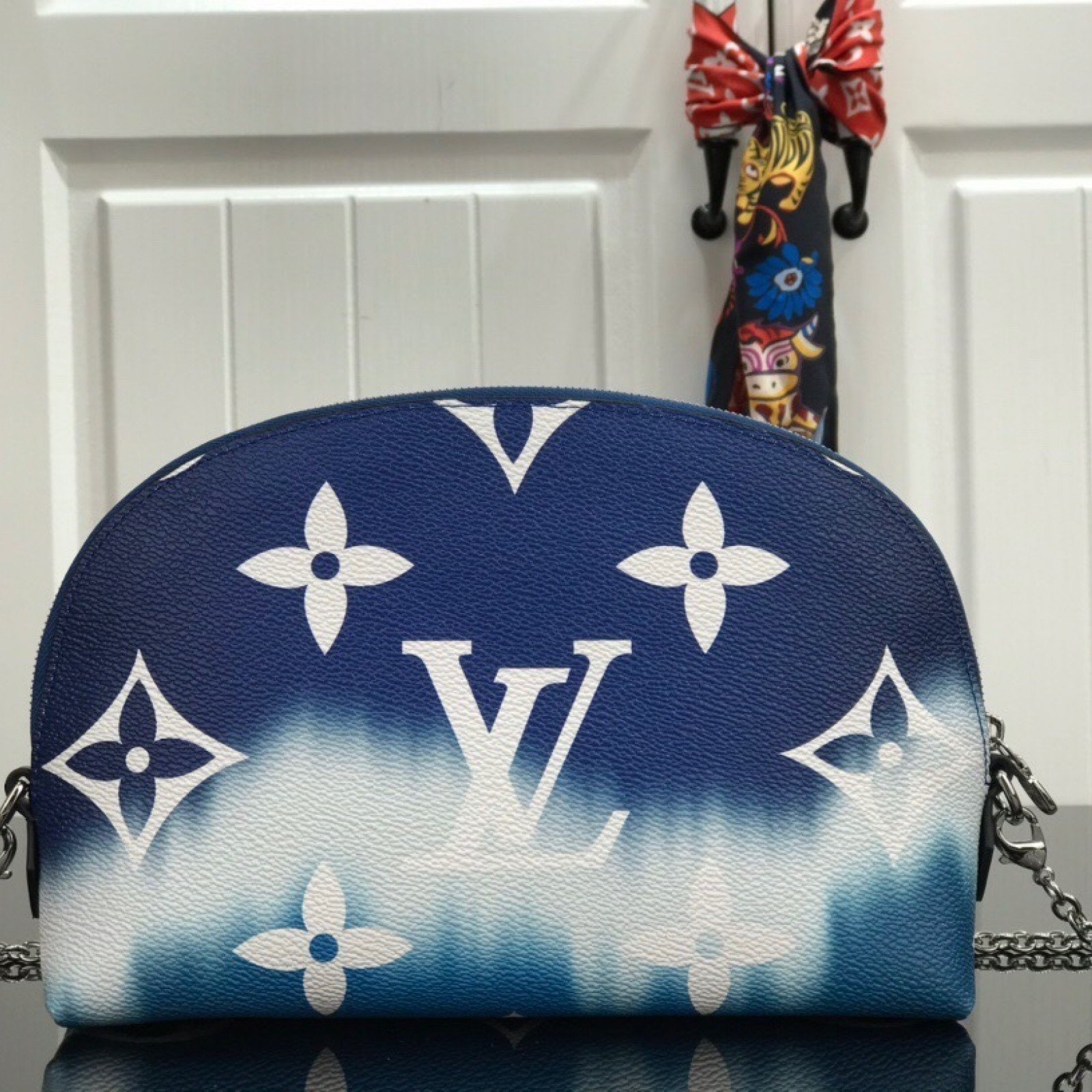 LV ESCALE COSMETIC POUCH GM M47353EC
