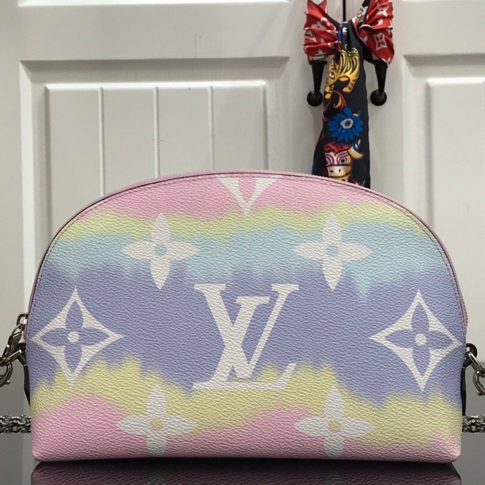 LV ESCALE COSMETIC POUCH GM M47353EC