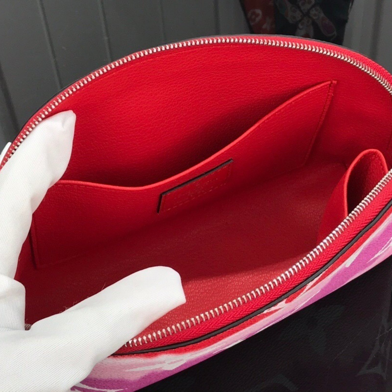 LV ESCALE COSMETIC POUCH GM M47353EC