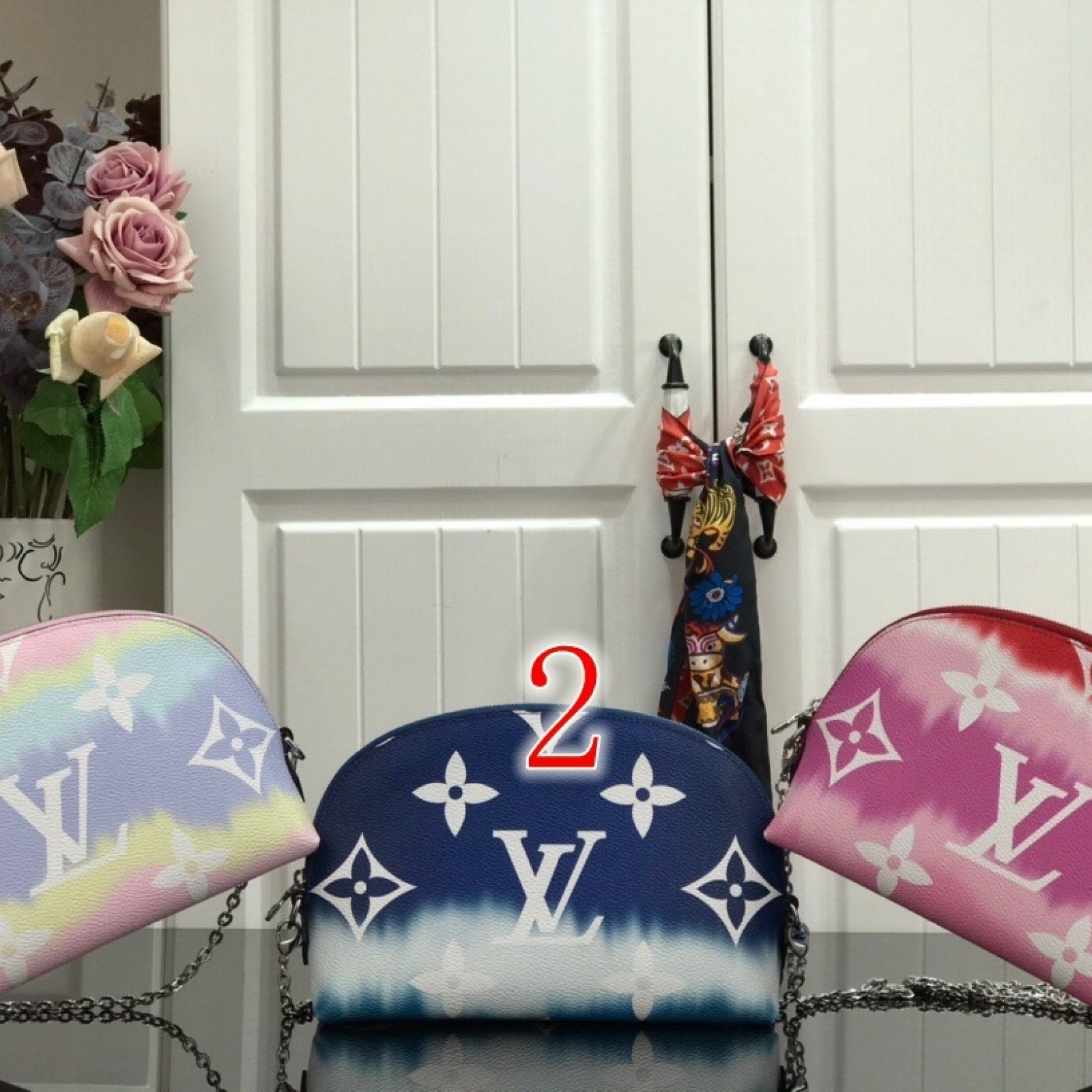 LV ESCALE COSMETIC POUCH GM M47353EC