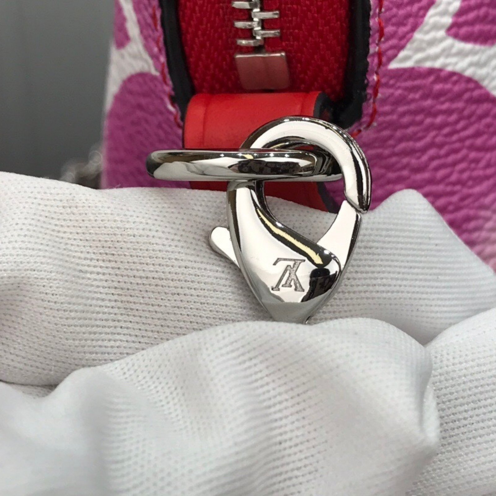 LV ESCALE COSMETIC POUCH GM M47353EC