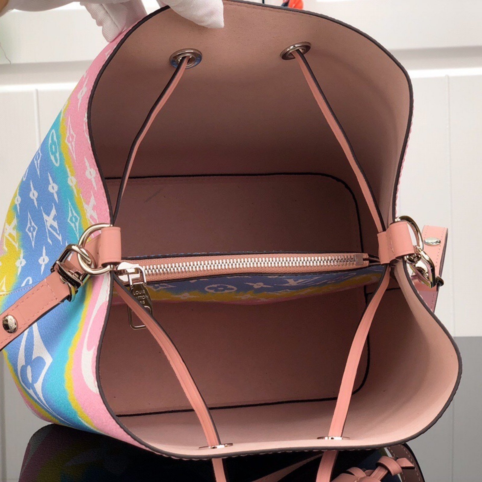 LV ESCALE NEONOE MM M45126