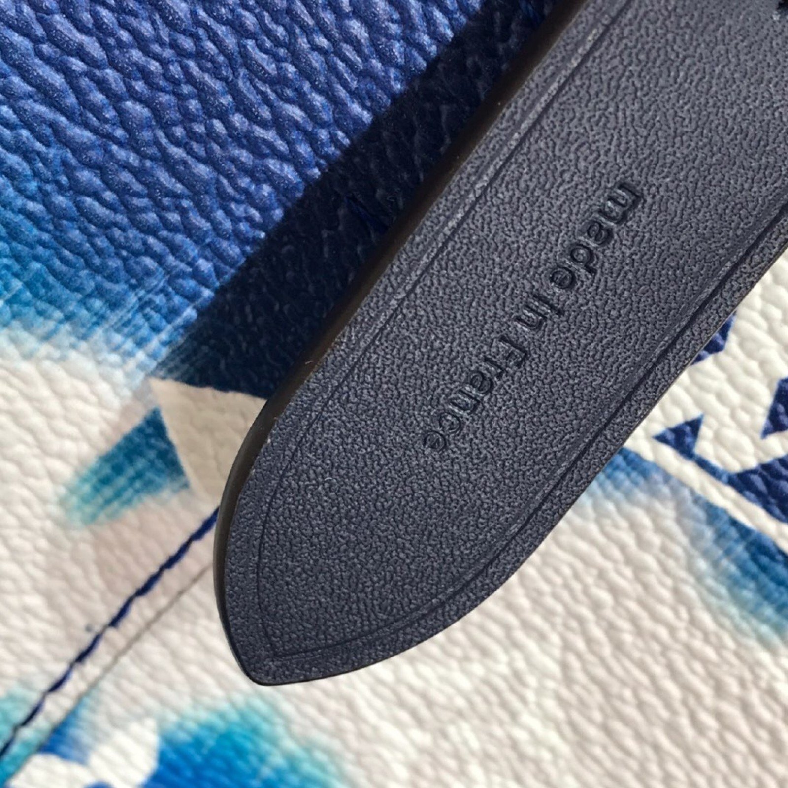 LV ESCALE NEONOE MM M45126