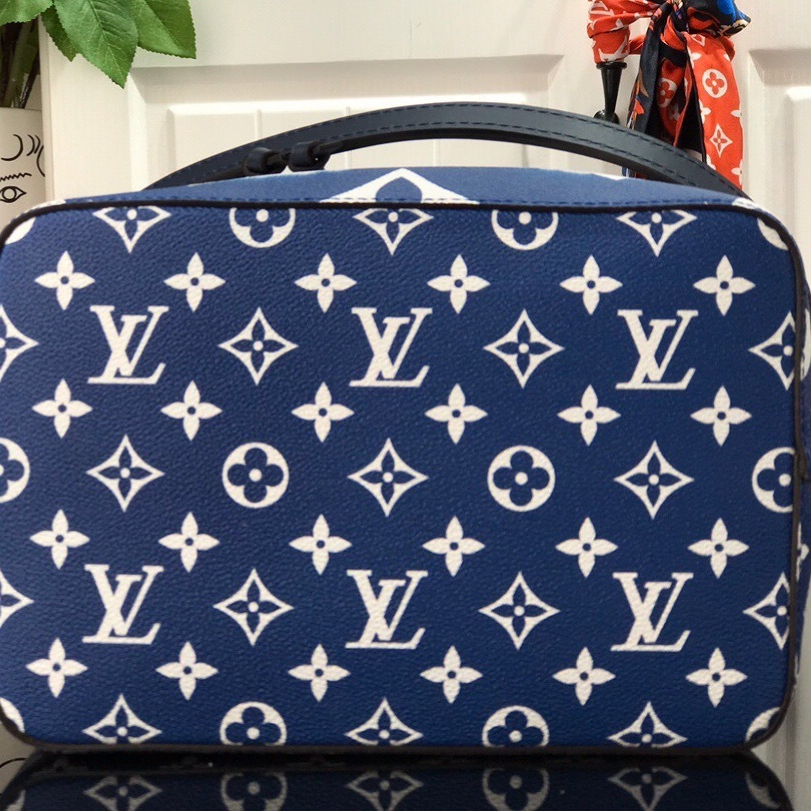 LV ESCALE NEONOE MM M45126