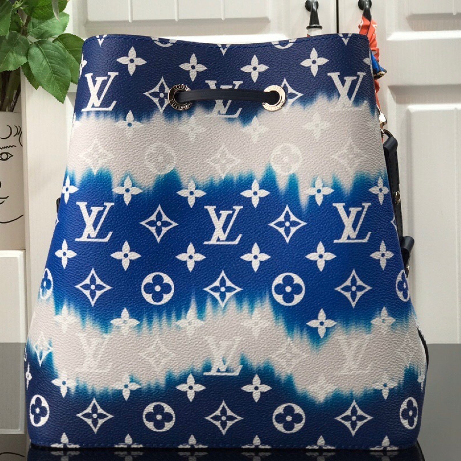 LV ESCALE NEONOE MM M45126