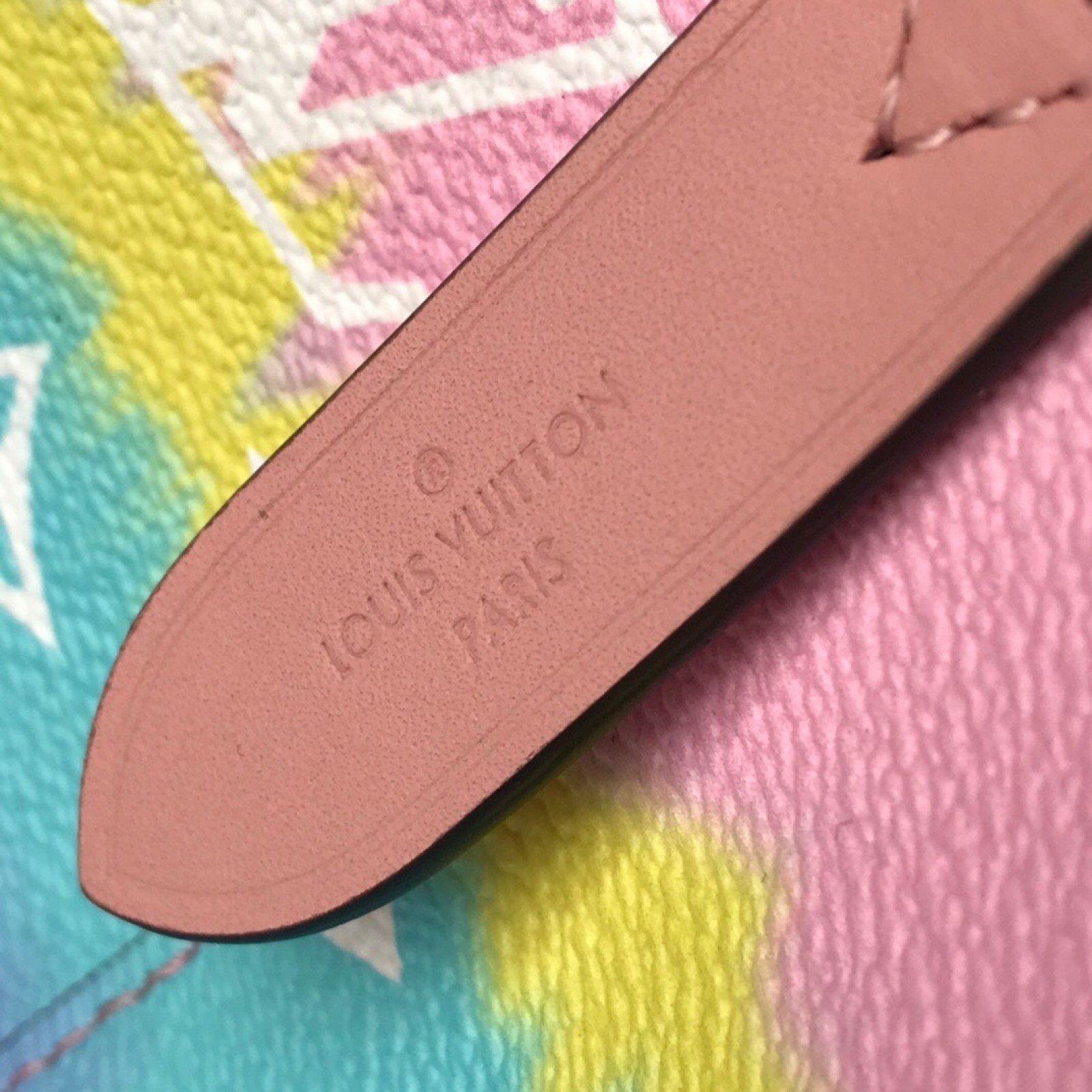 LV ESCALE NEONOE MM M45126