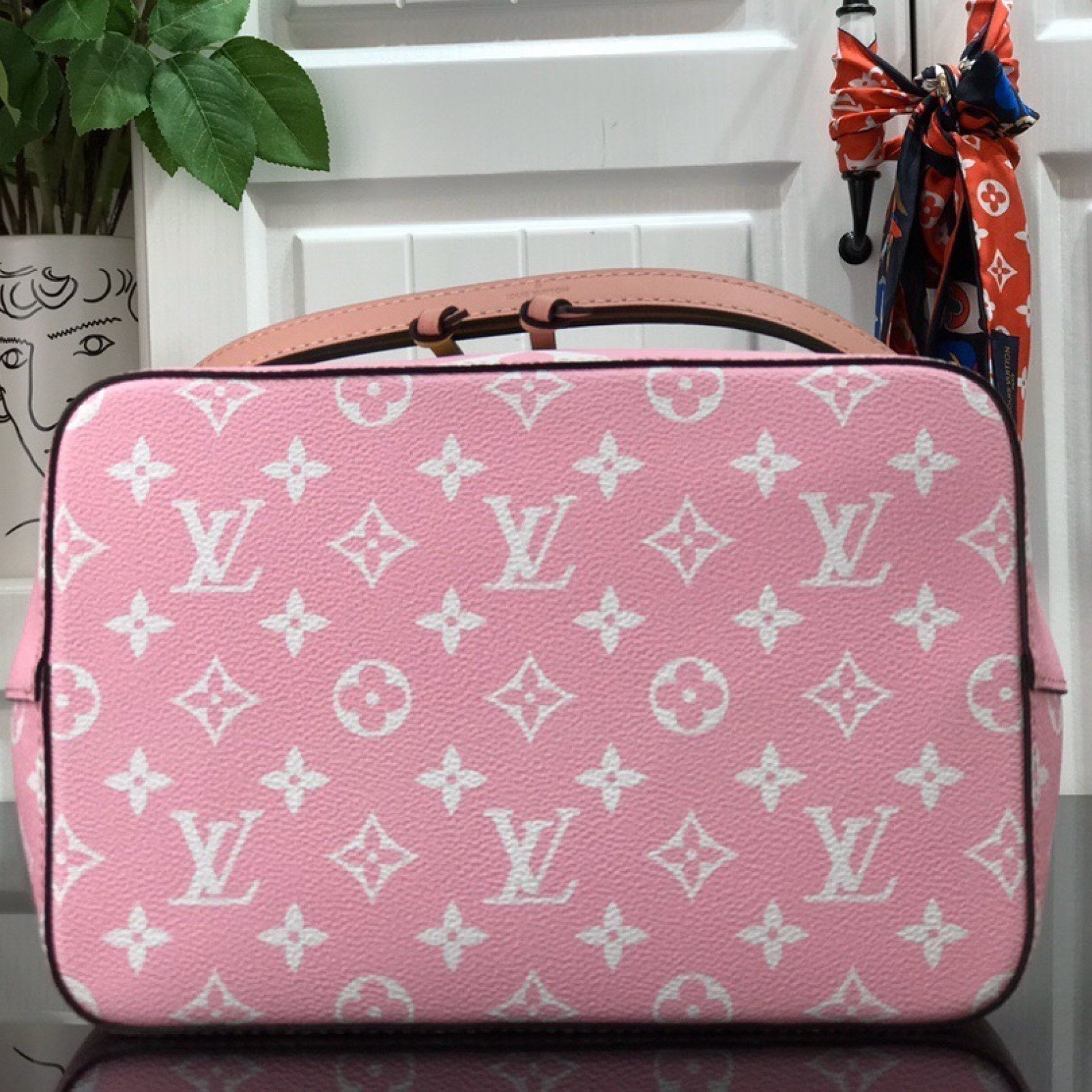 LV ESCALE NEONOE MM M45126