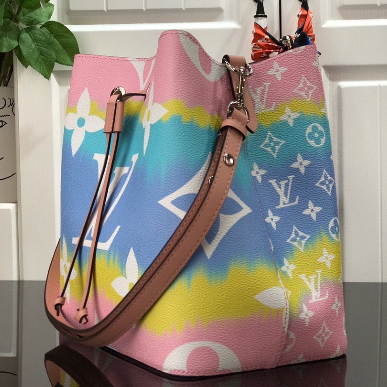 LV ESCALE NEONOE MM M45126