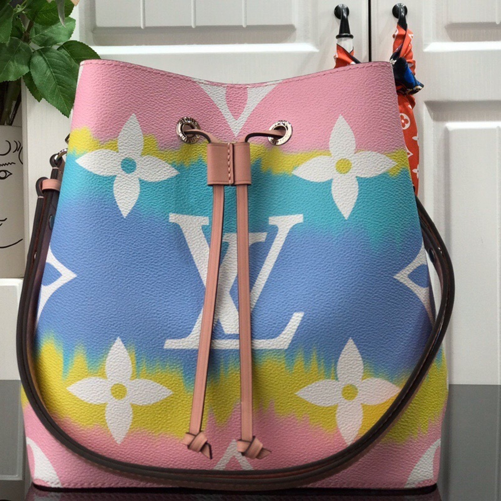 LV ESCALE NEONOE MM M45126