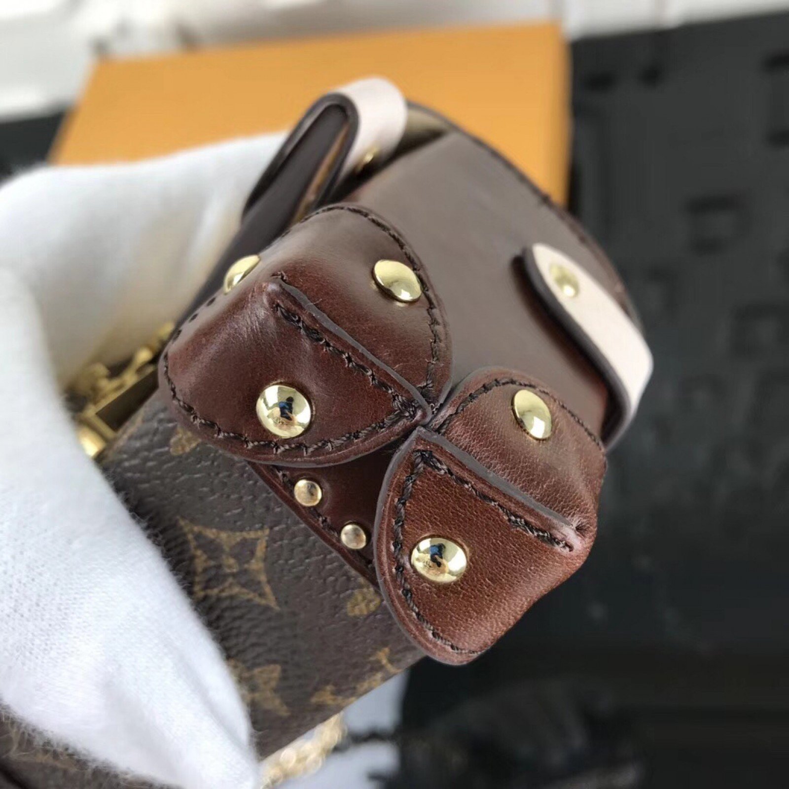 LV ESSENTIAL TRUNK Bag M62553HX