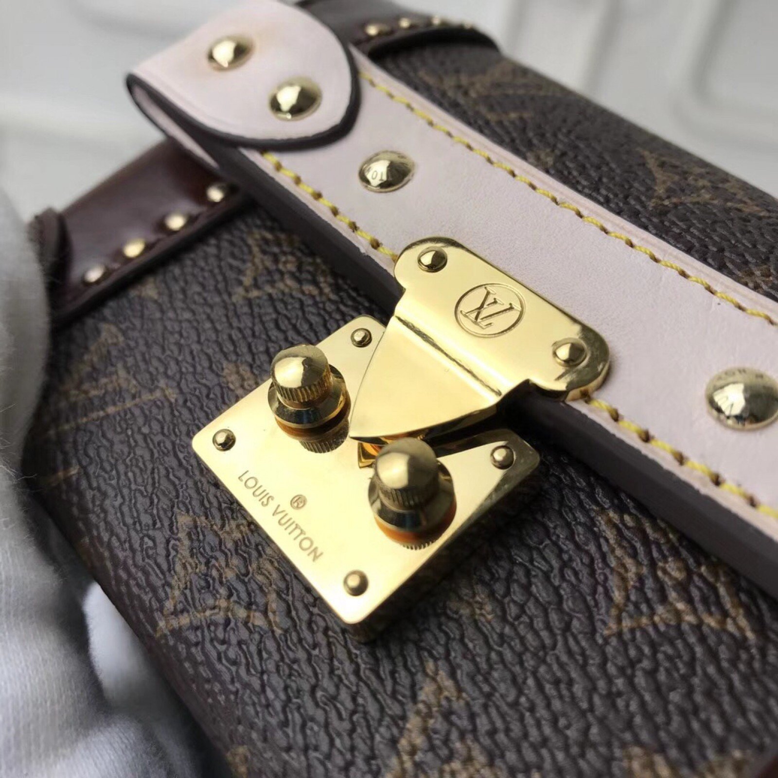 LV ESSENTIAL TRUNK Bag M62553HX