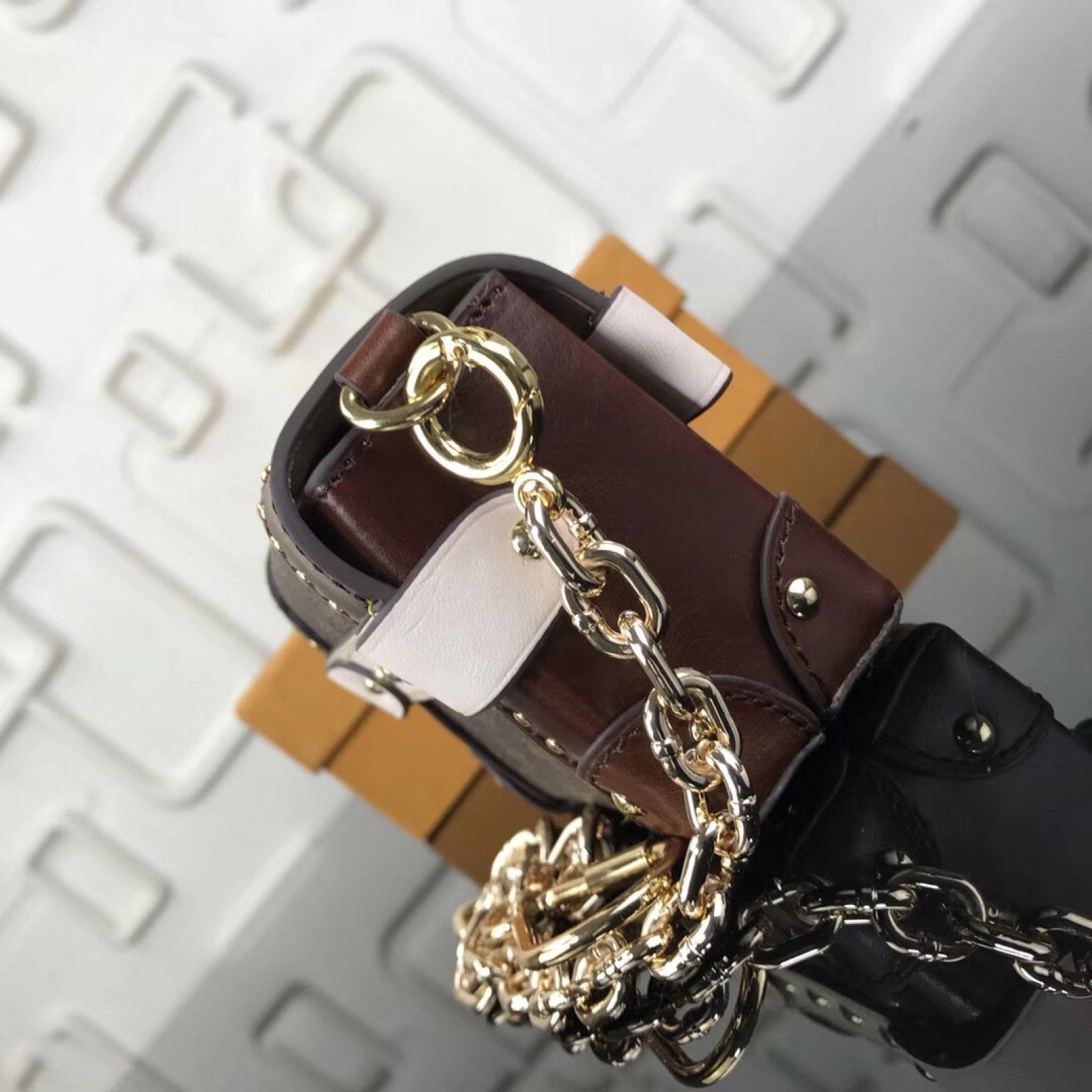 LV ESSENTIAL TRUNK Bag M62553HX