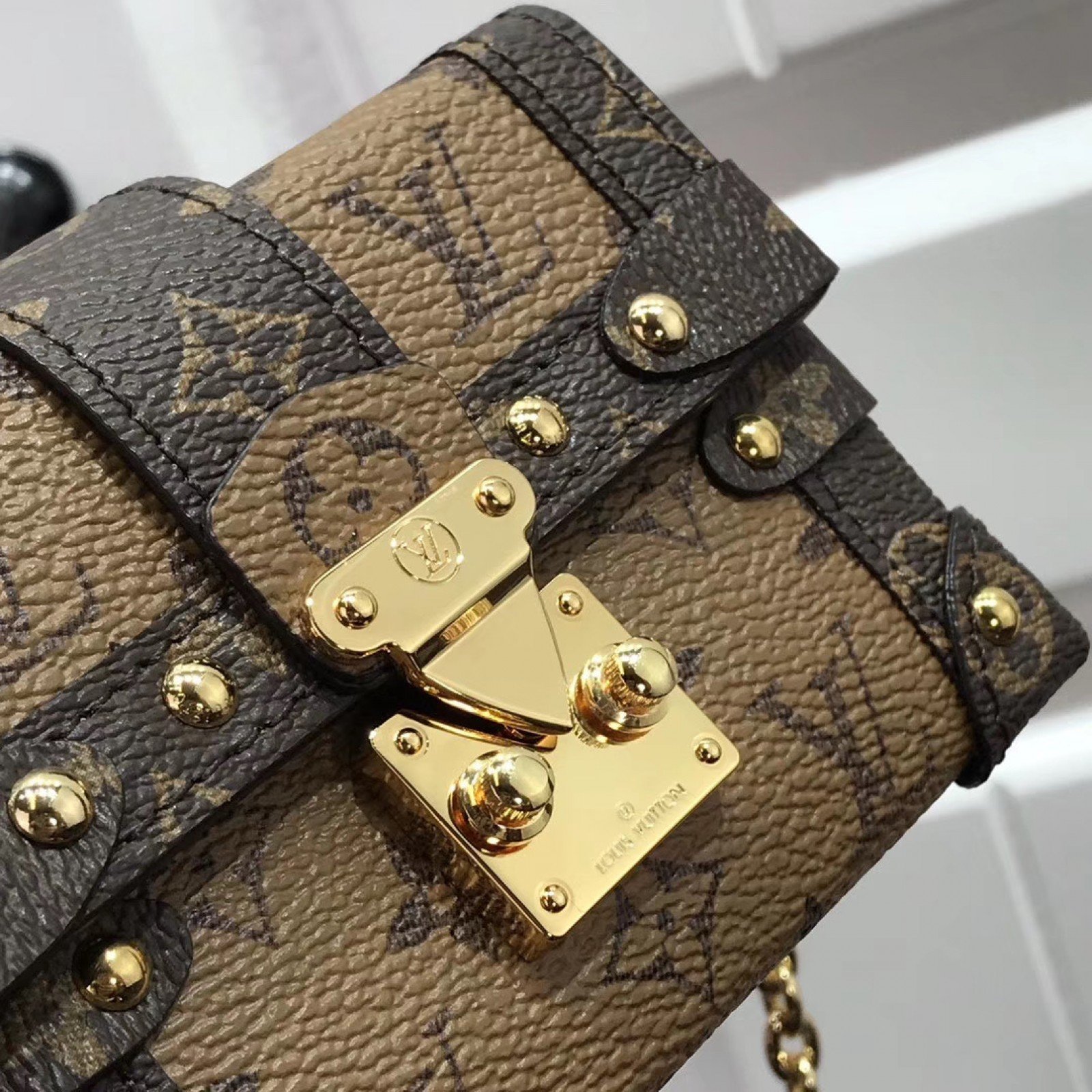LV ESSENTIAL TRUNK M68566