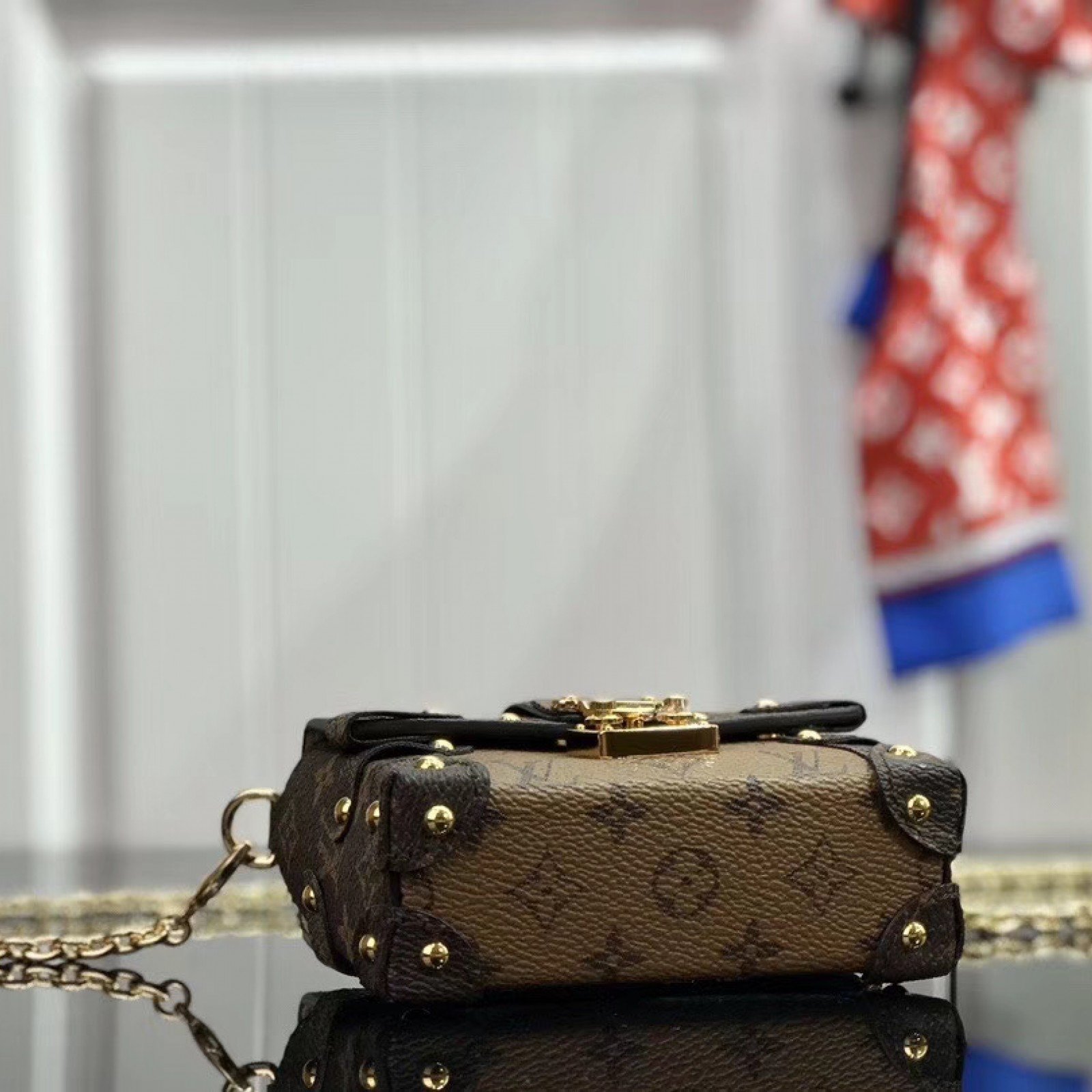 LV ESSENTIAL TRUNK M68566