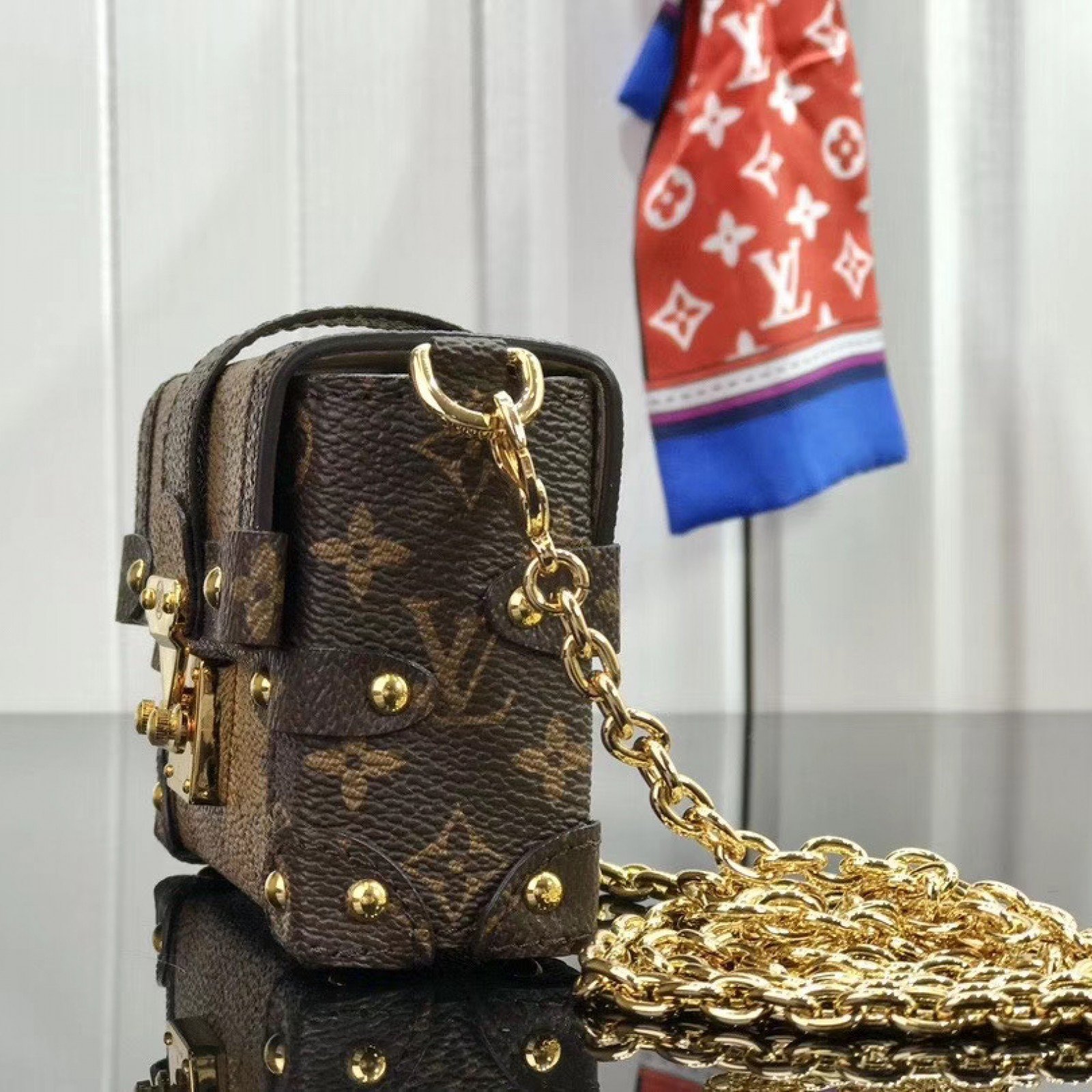 LV ESSENTIAL TRUNK M68566