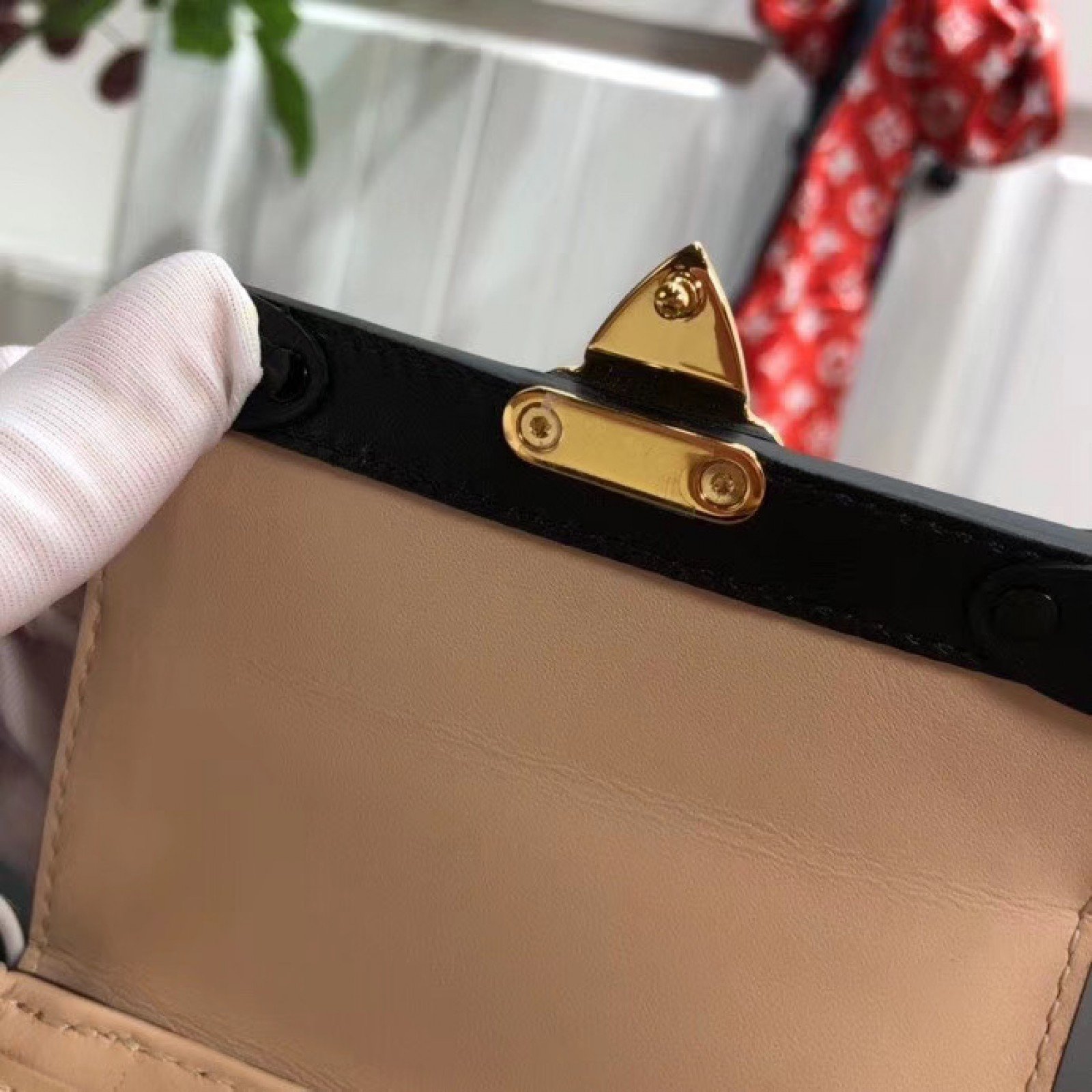 LV ESSENTIAL TRUNK M68566