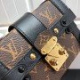 LV ESSENTIAL TRUNK M68566