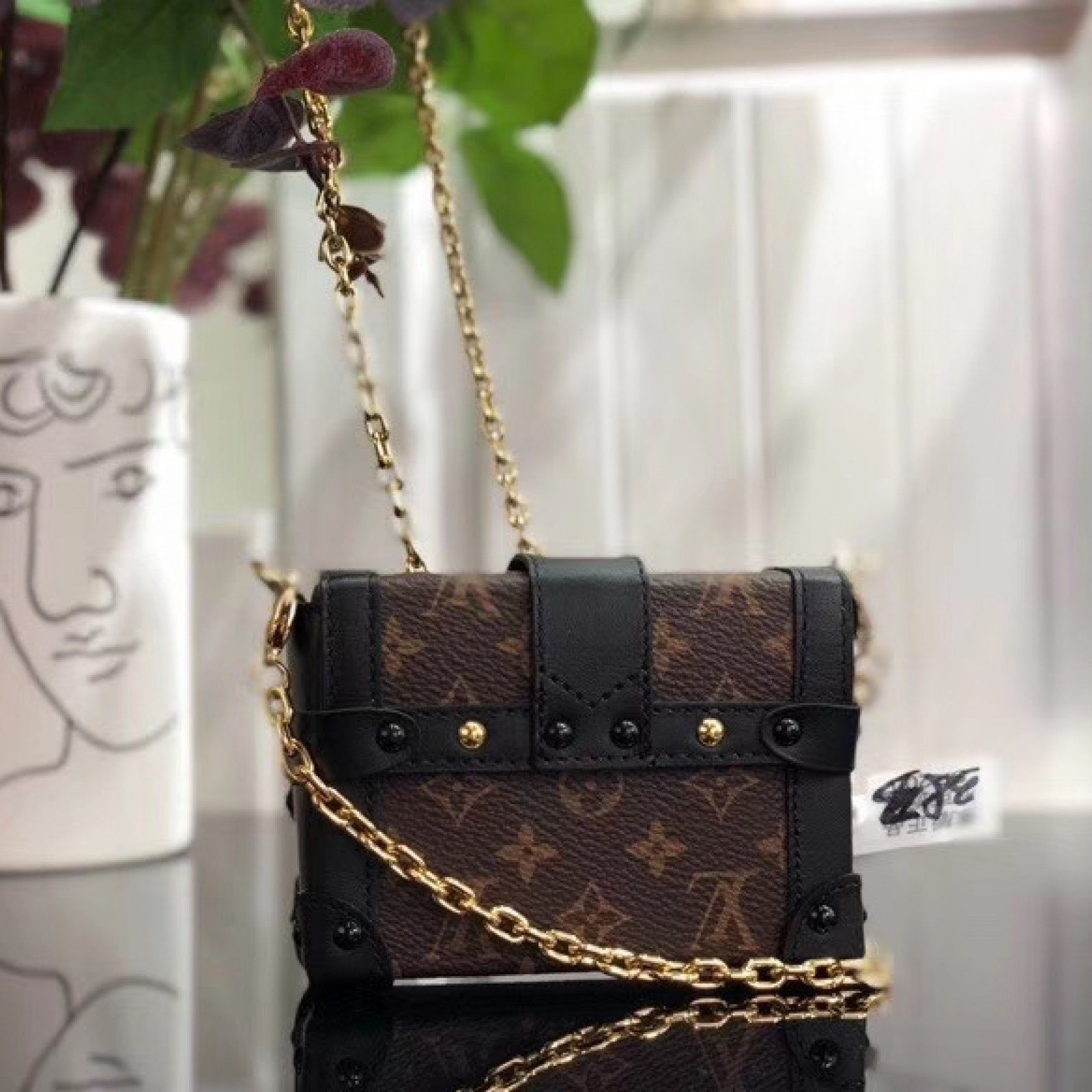 LV ESSENTIAL TRUNK M68566