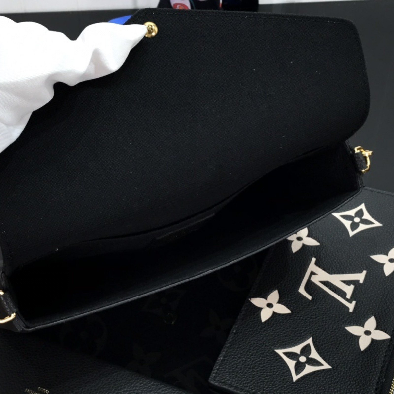 LV FELICIE POCHETTE M69977